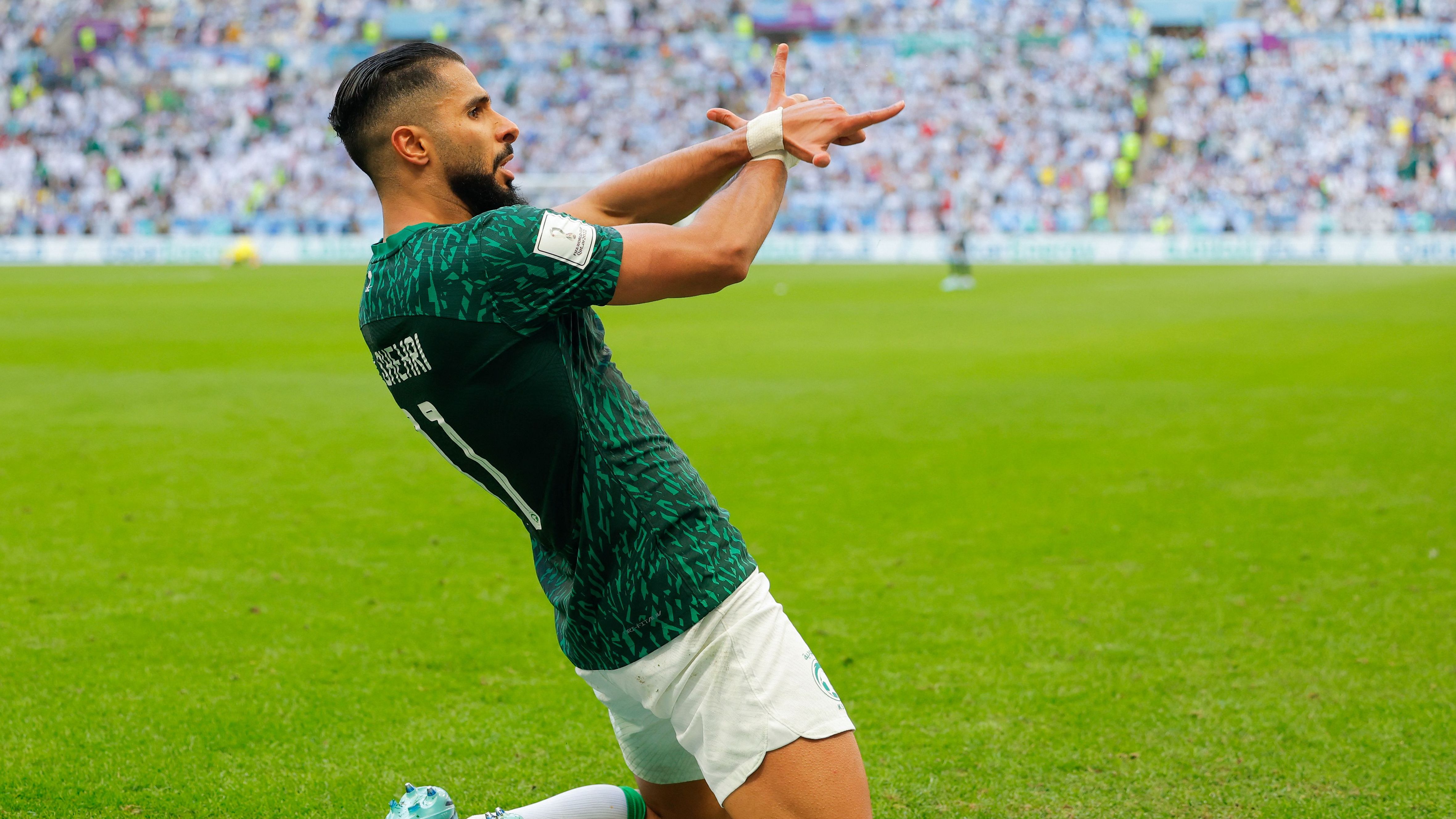 بالفيديو.. الشهري يرفض الكشف عن أسرار دونيس.. ويعد: سنظهر بصورة ممتازة معه