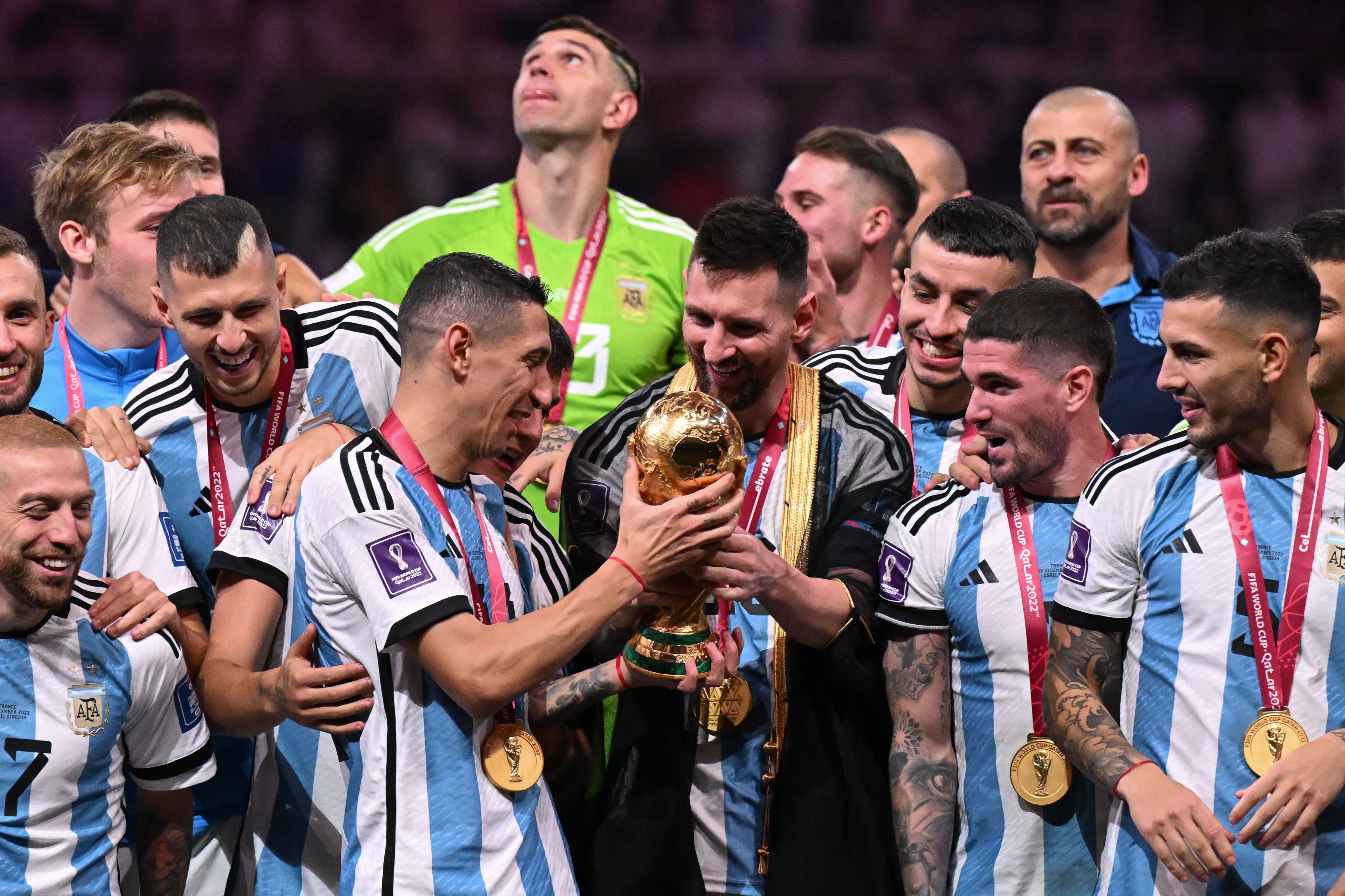 FBL-WC-2022-MATCH64-ARG-FRA-TROPHY