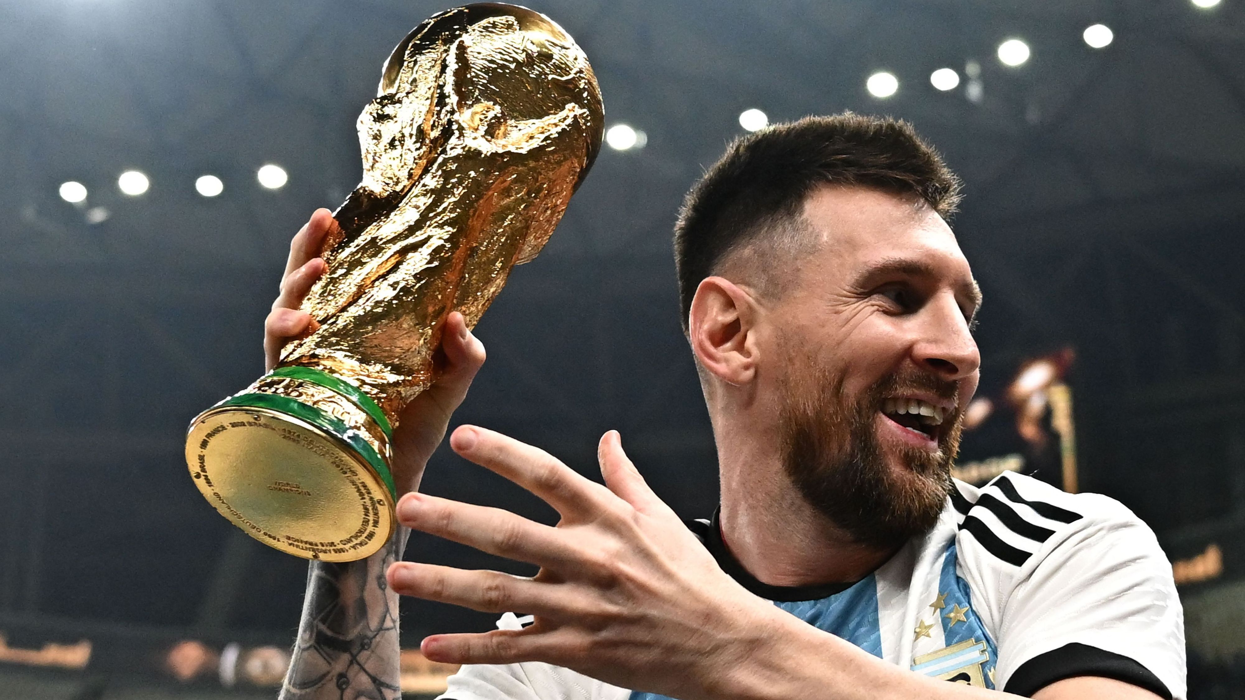 FBL-WC-2022-MATCH64-ARG-FRA-TROPHY