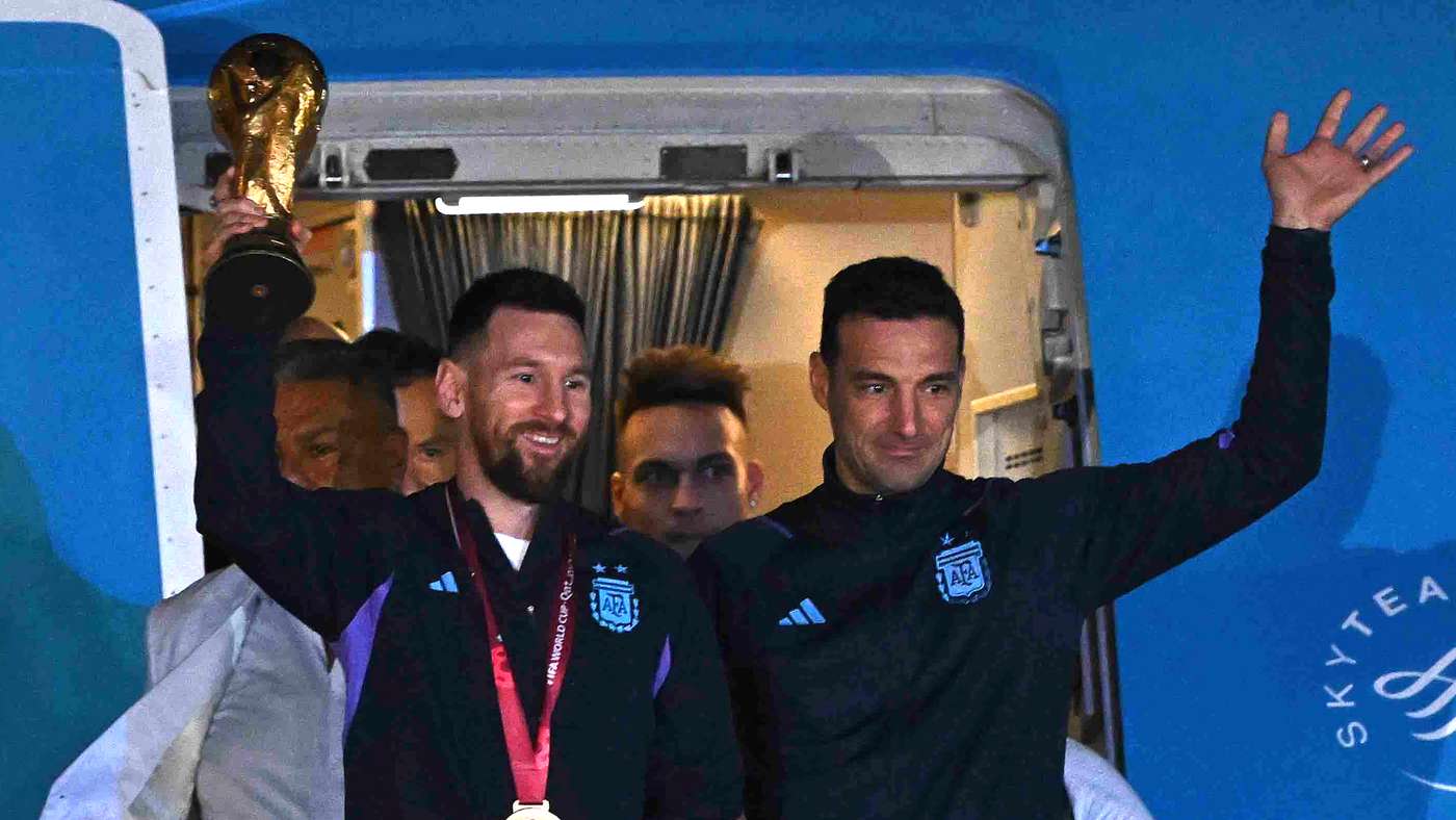 TOPSHOT-ARGENTINA-FBL-WC-2022-ARRIVAL