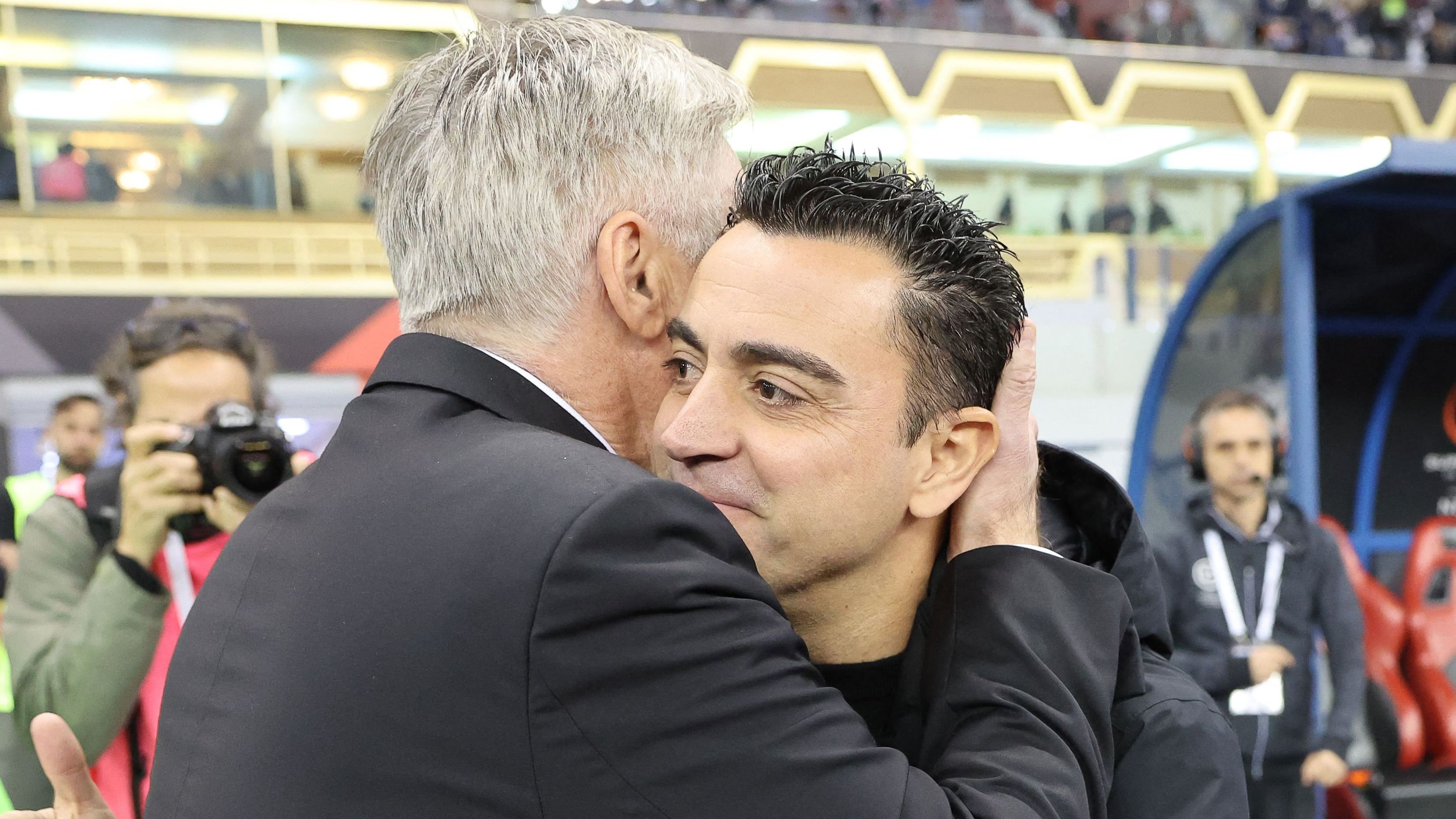 بالفيديو: تشافي لا يمانع تدريب البرازيل.. ويصدم إنجلترا وألمانيا