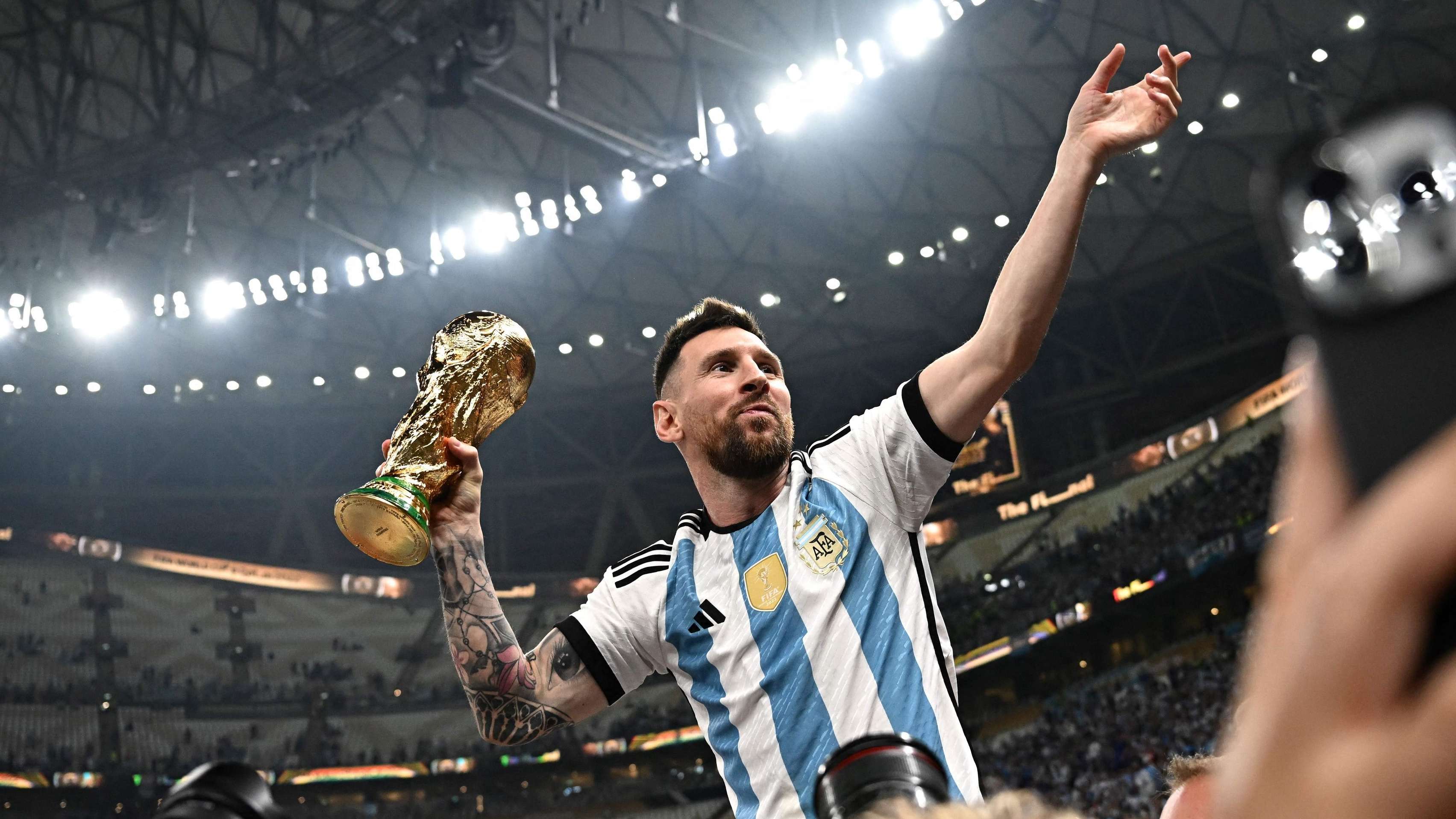 FBL-WC-2022-MATCH64-ARG-FRA-TROPHY