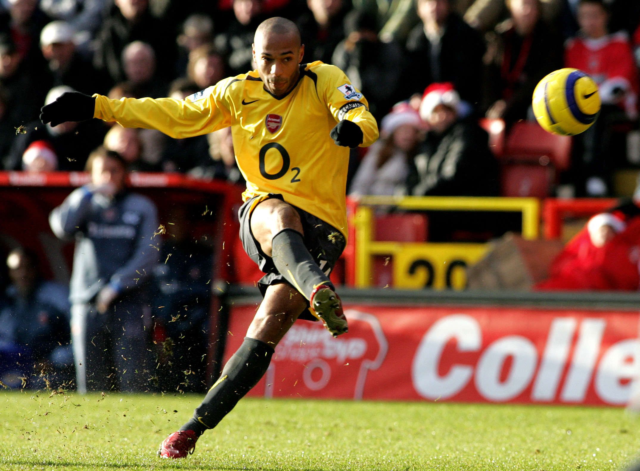 TOPSHOT-FBL-ENG-CHARLTON-ARSENAL