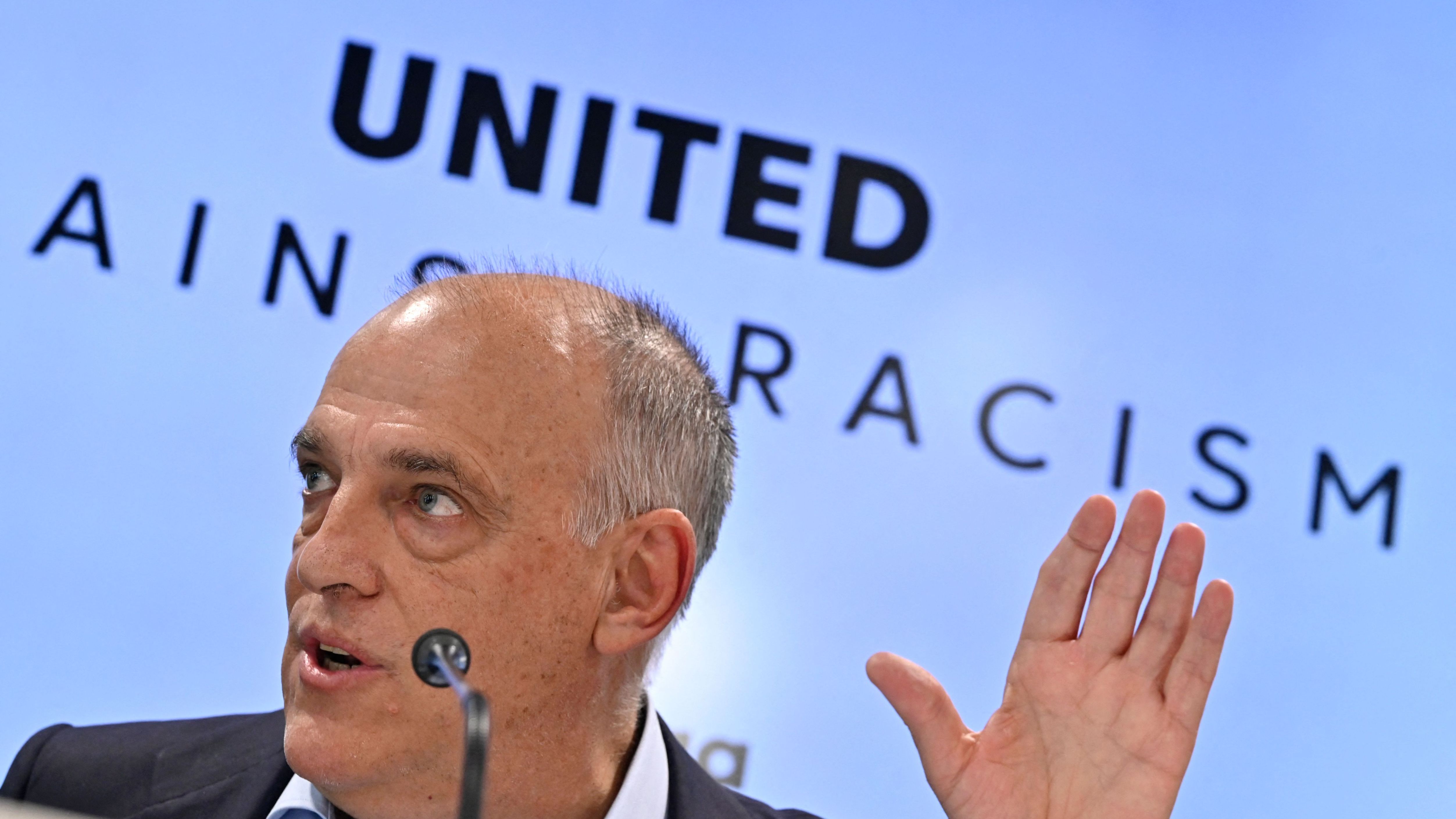 تيباس يفتح النار على بيريز.. ويترك ريال مدريد أمام موقف محرج