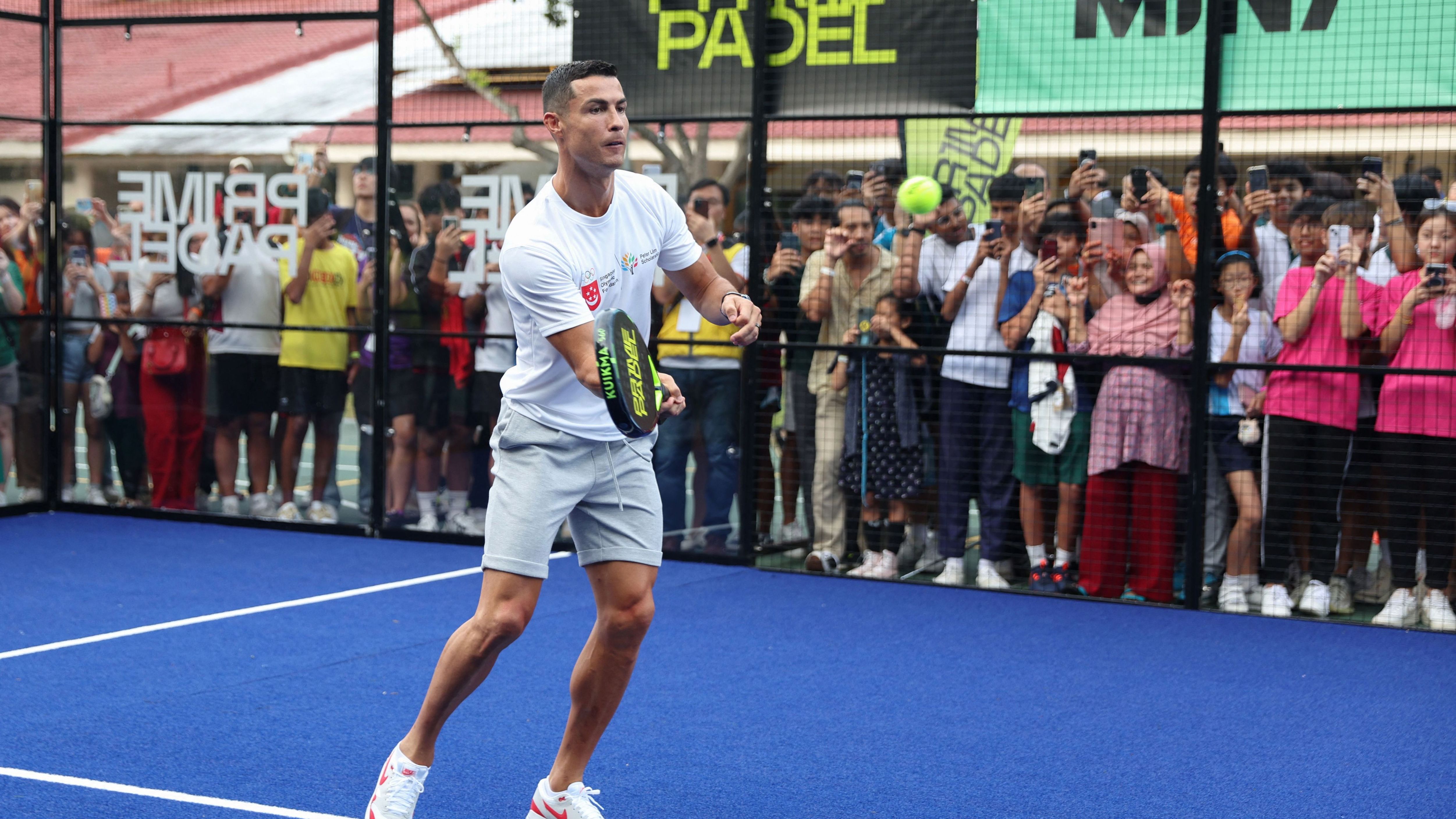 FBL-SIN-RONALDO