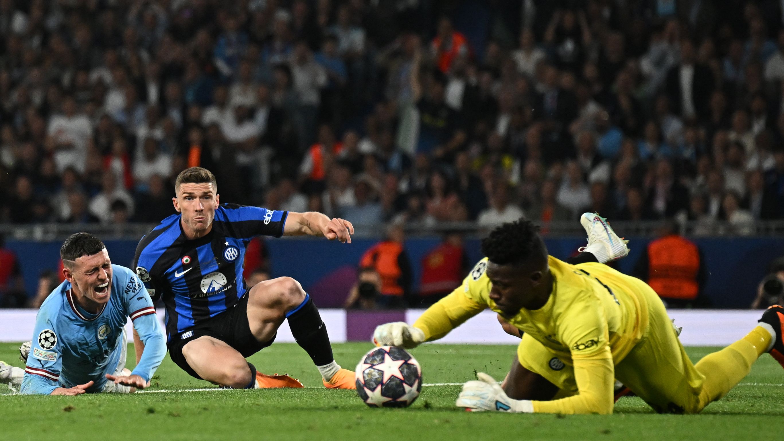 TOPSHOT-FBL-EUR-C1-MAN CITY-INTER