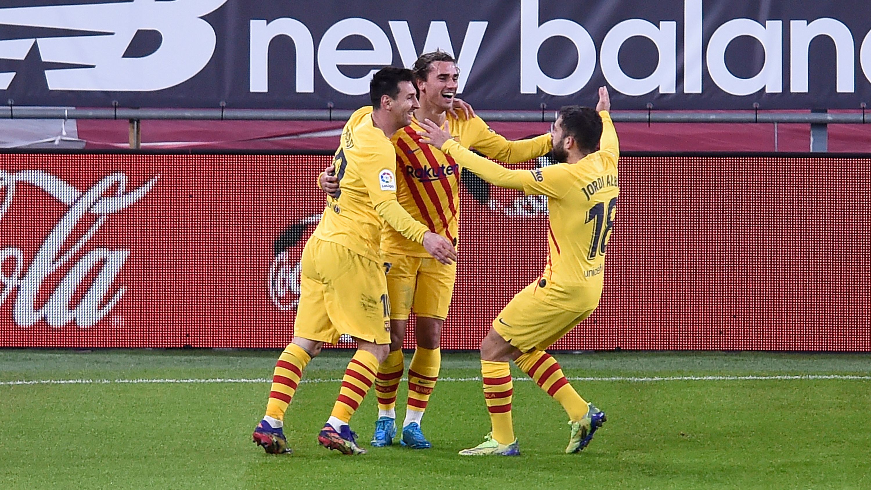 نجم برشلونة السابق يفتح النار بتوقع صادم للكلاسيكو