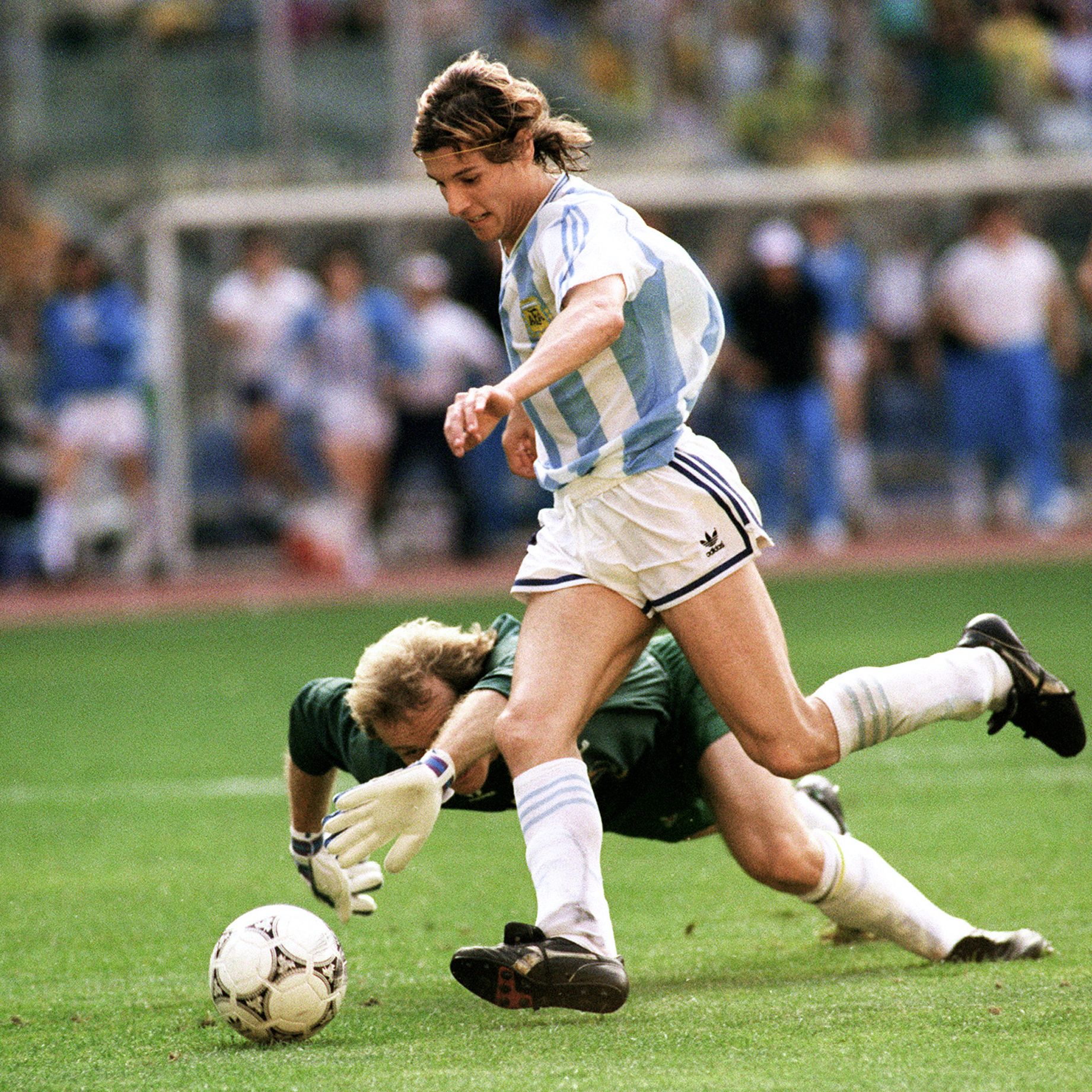 Argentinian forward Claudio Caniggia dri