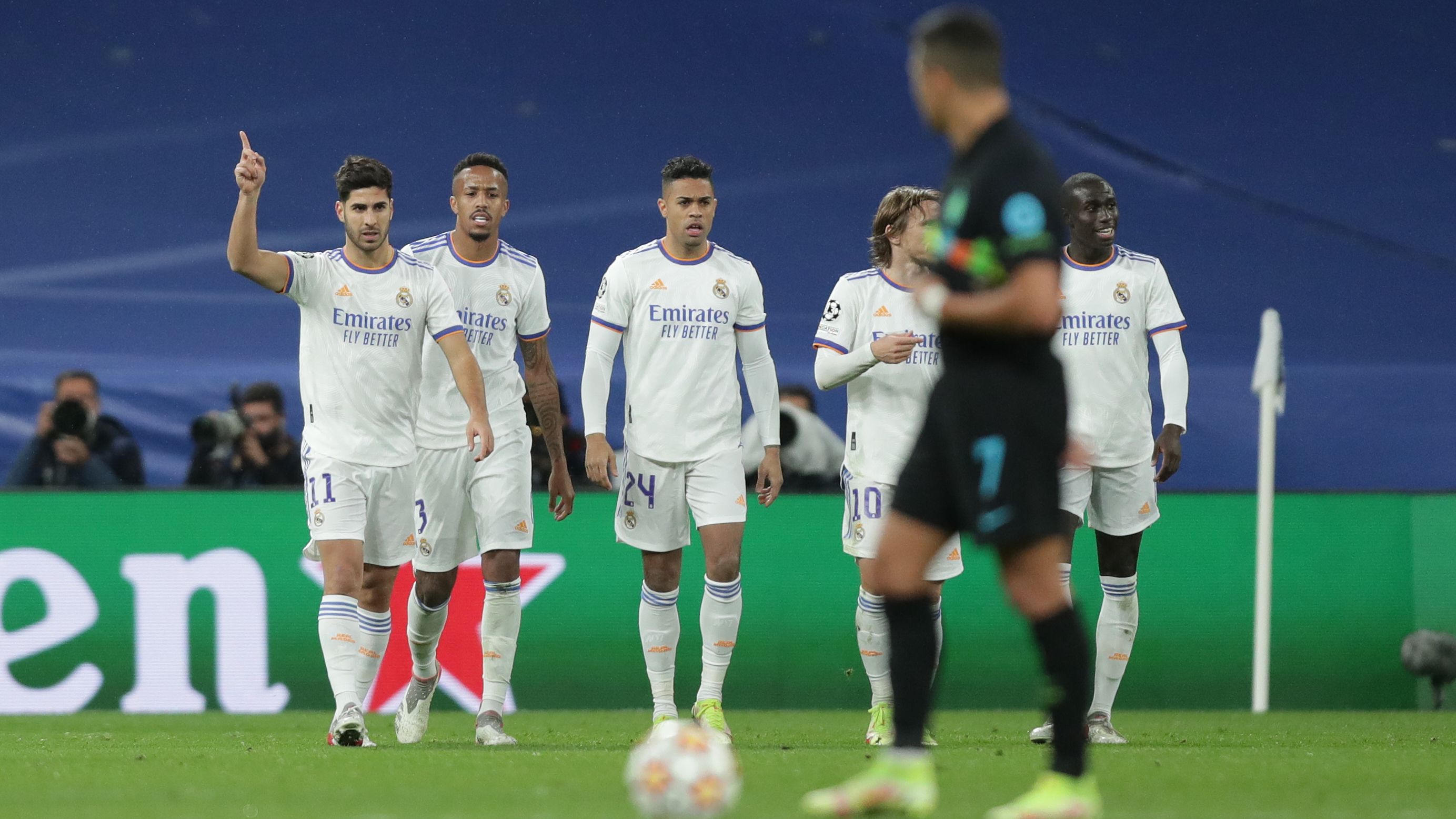 Real Madrid v FC Internazionale: Group D - UEFA Champions League