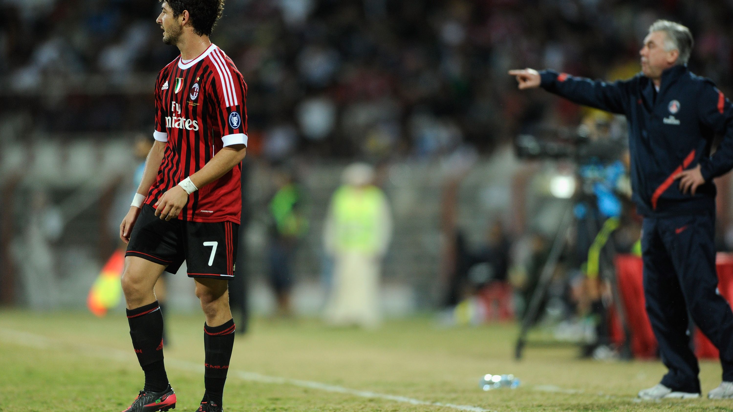 Paris Saint-Germain FC v AC Milan - Dubai Challenge Cup