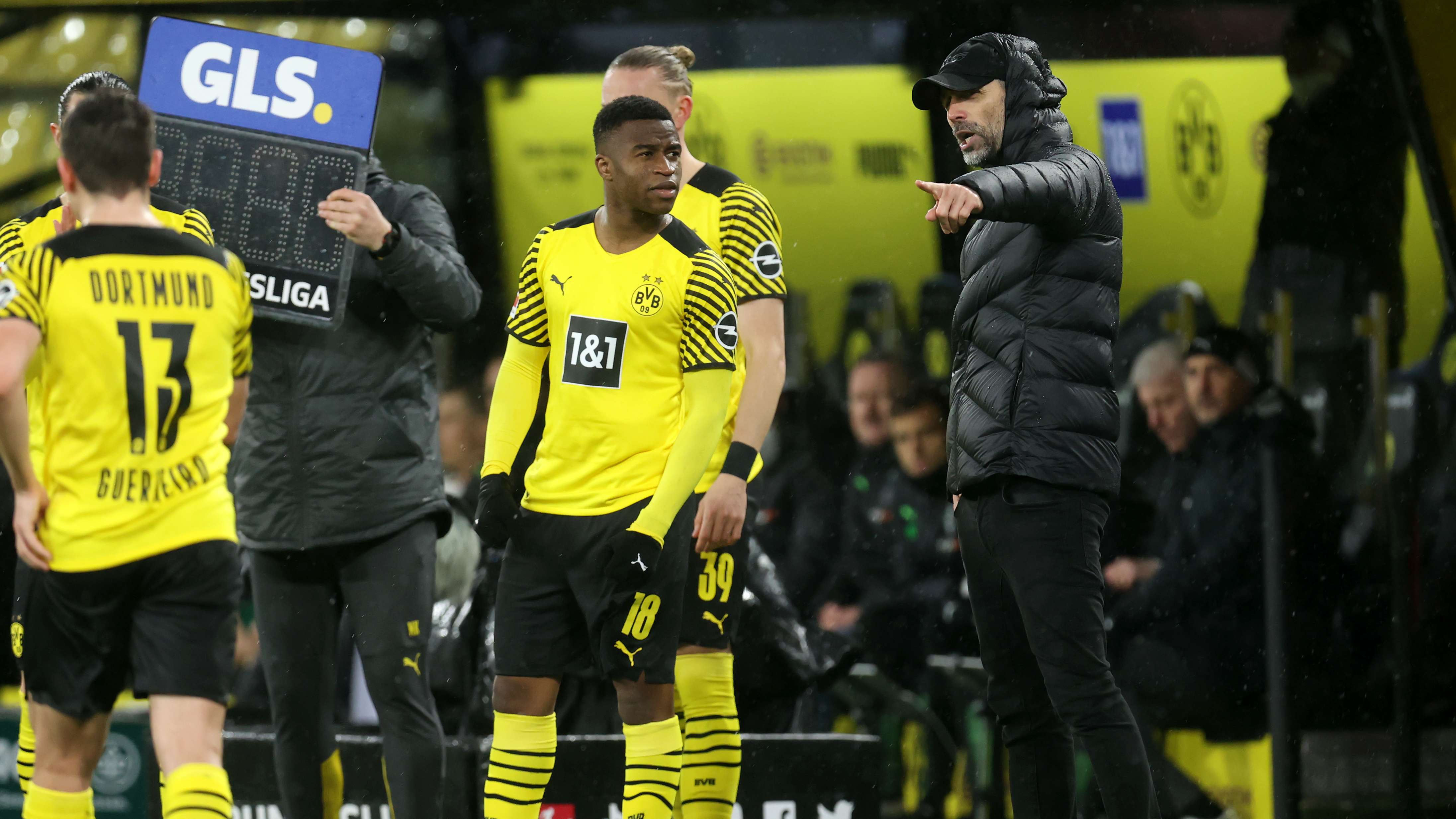 Borussia Dortmund v Borussia Mönchengladbach - Bundesliga