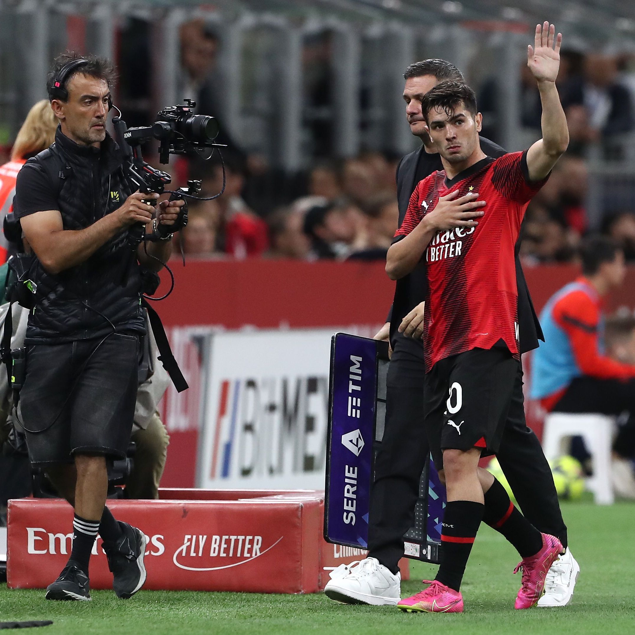 Between loyalty to Milan and the temptation of Juventus
