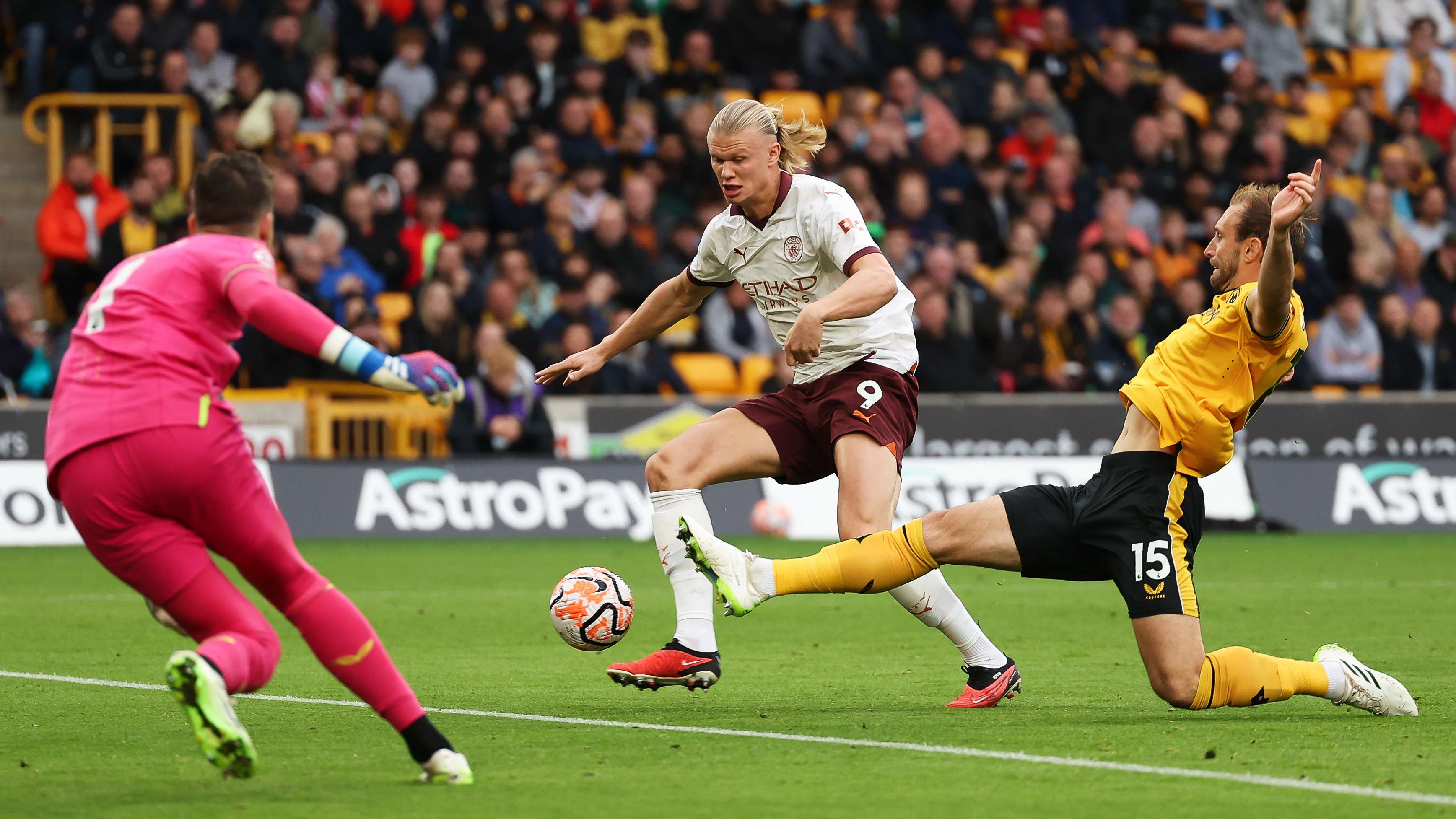 Wolverhampton Wanderers v Manchester City - Premier League