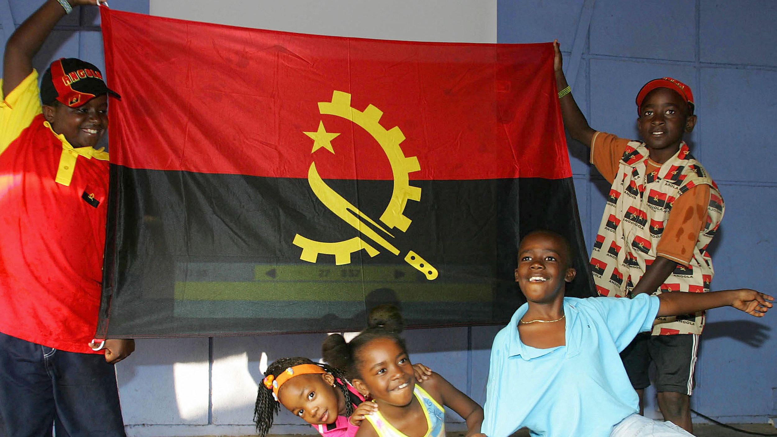 FBL-WC2006-AFR-ANGOLA-CELEBRATIONS
