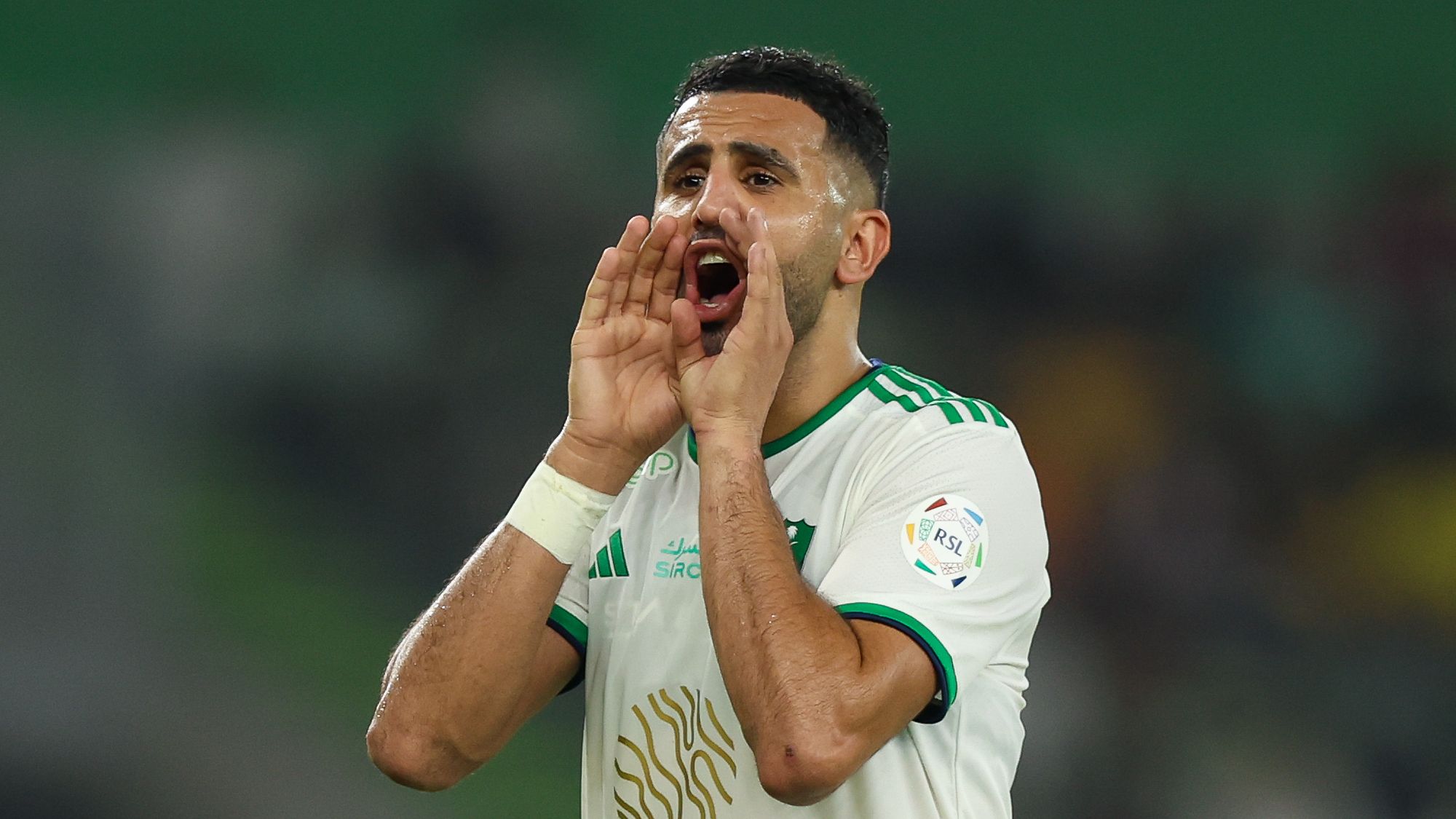 فرمان يايسله.. الأهلي يحسم مصير محرز