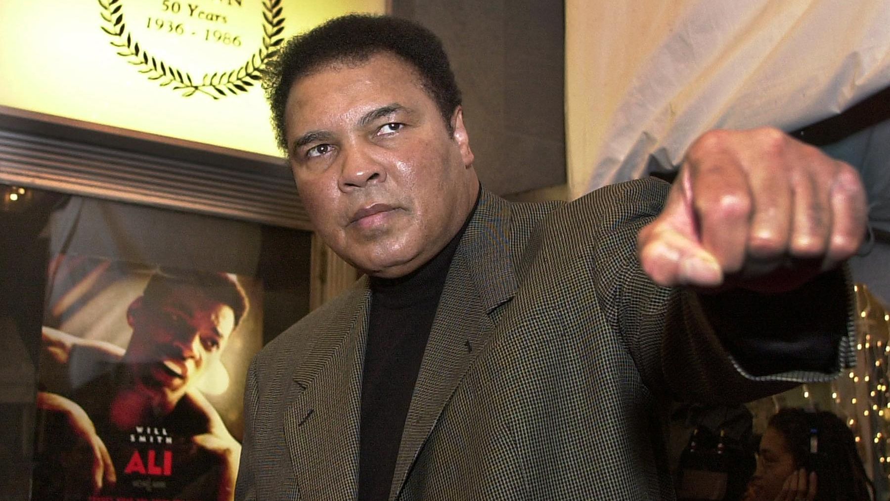 حفيد شريك محمد علي كلاي.. نجم الـ NBA يخوض نزاله الأول في الملاكمة