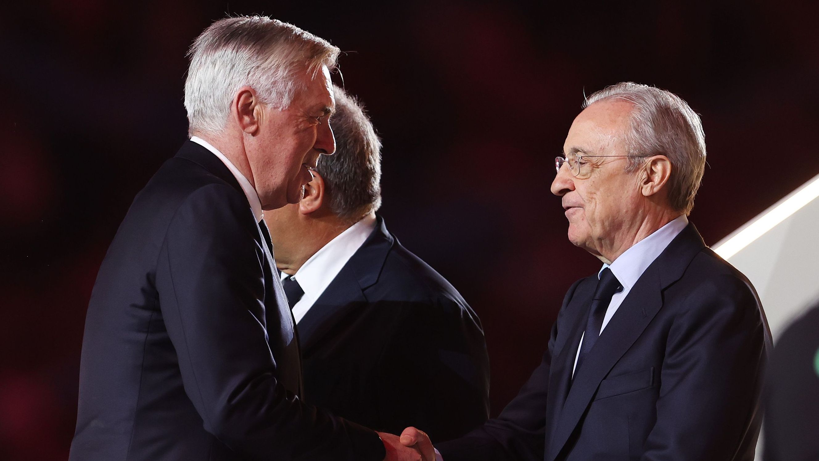 بدليل واقعة أنشيلوتي.. بيريز يبحث عن "دمية جديدة" لقيادة ريال مدريد