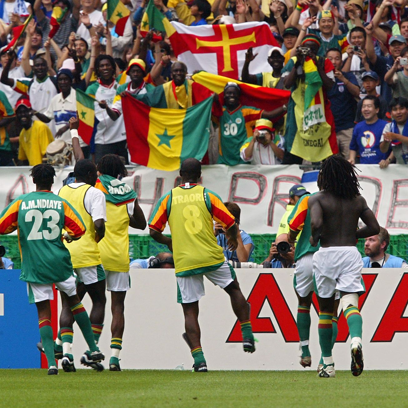 TOPSHOT-WC2002-SWE-SEN-TEAM AND SUPPORTERS