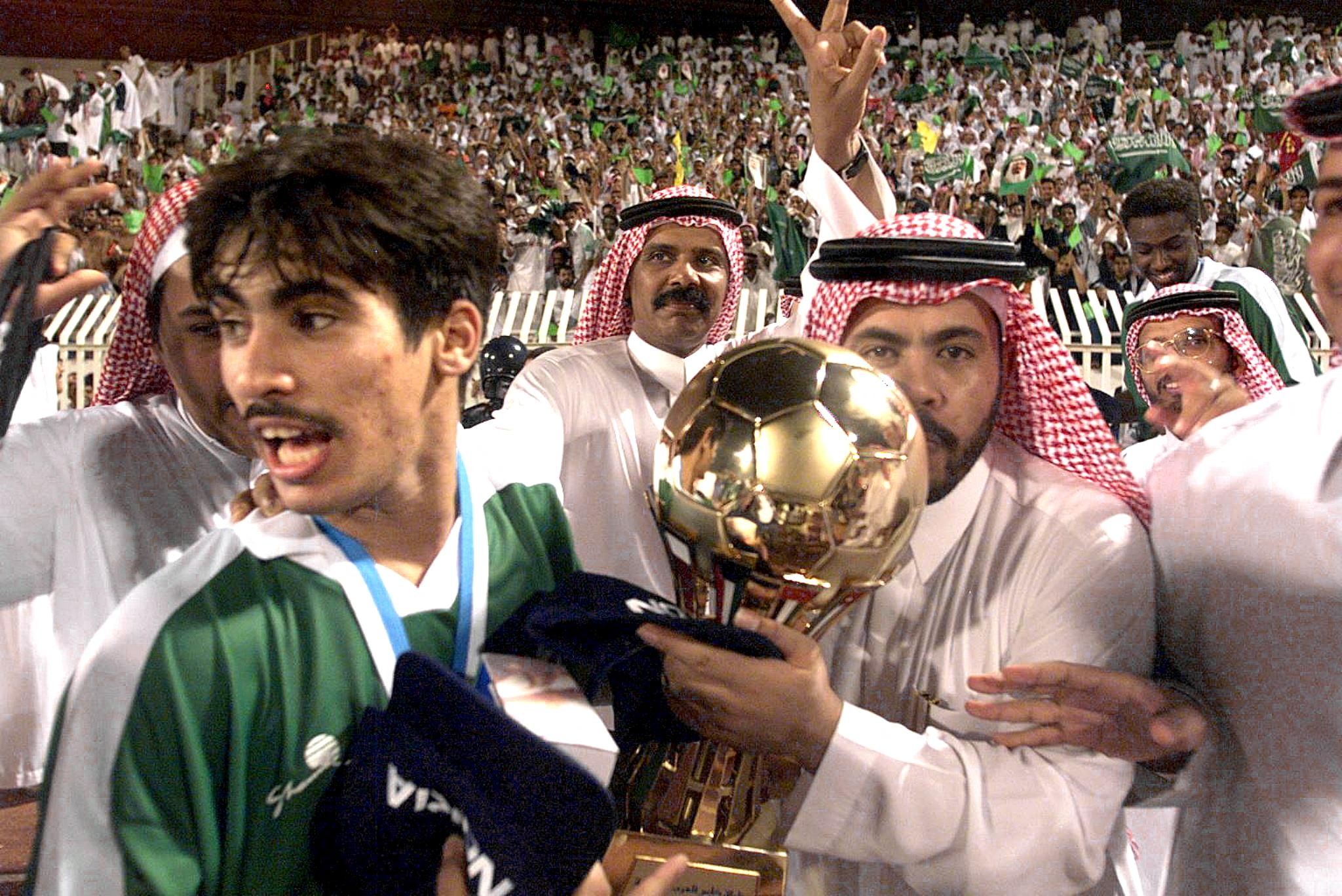 YER98-SOCCER-QATAR-ARABS-SAUDI-TROPHY