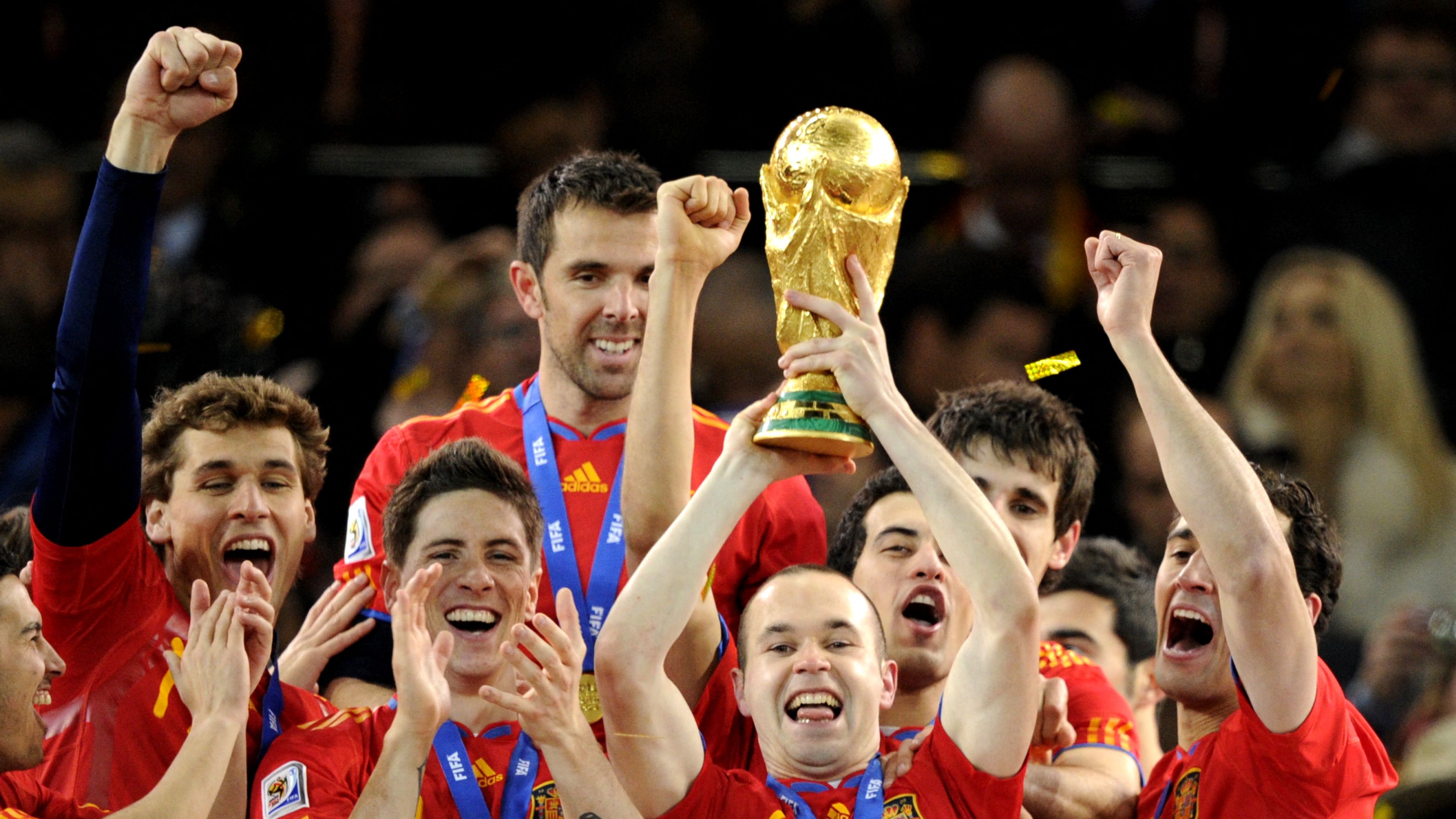 TOPSHOT-FBL-WC2010-MATCH64-NED-ESP-TROPHY