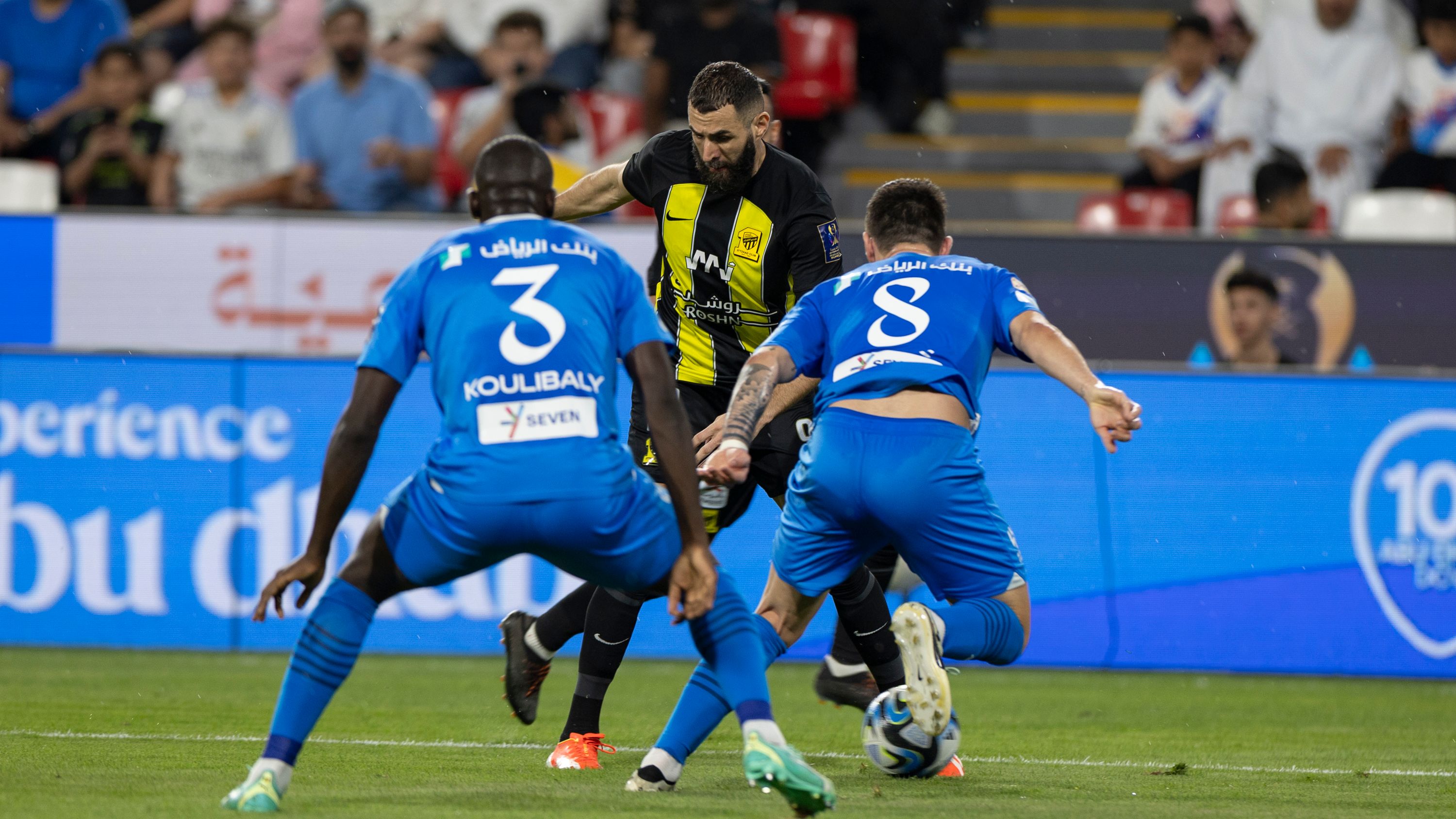 بنزيما يطارد رقمًا تاريخيًا في كلاسيكو الهلال والاتحاد بدوري روشن السعودي