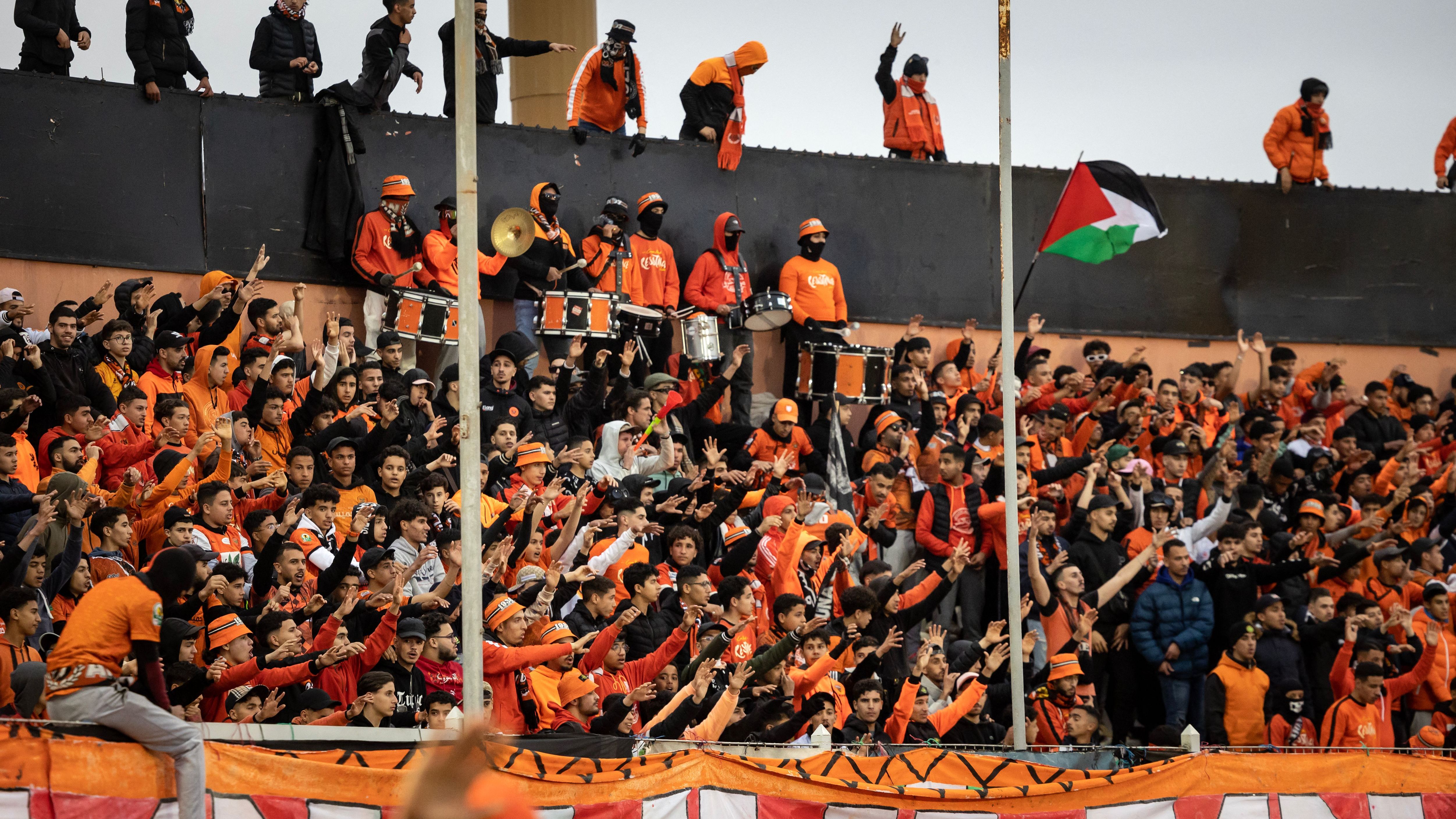 ما القنوات الناقلة لمباراة نهضة بركان وأولمبيك الدشيرة في الدوري المغربي 2025-2026؟ وكيف تشاهدها عبر الإنترنت؟