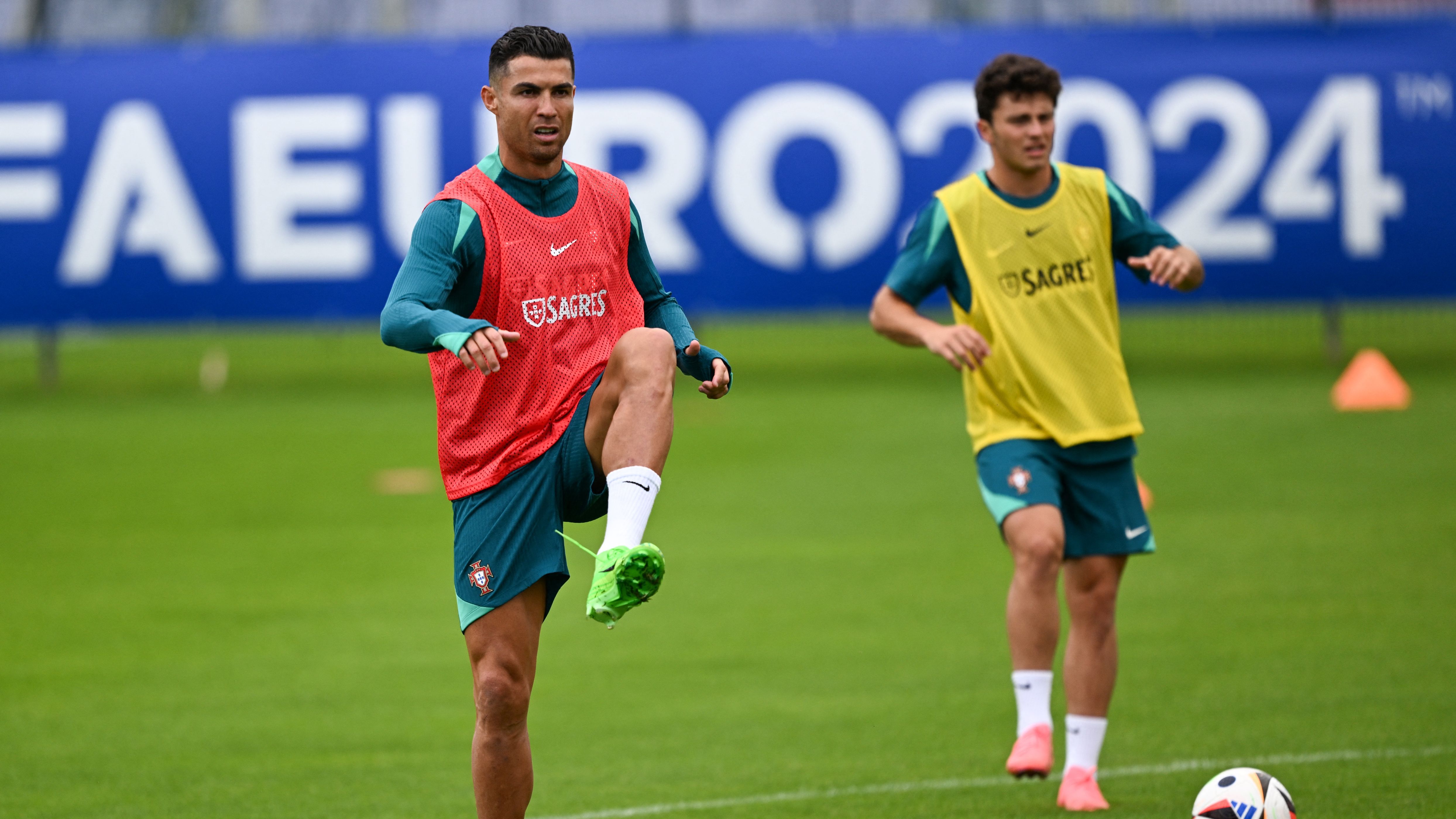 FBL-EURO-2024-POR-TRAINING