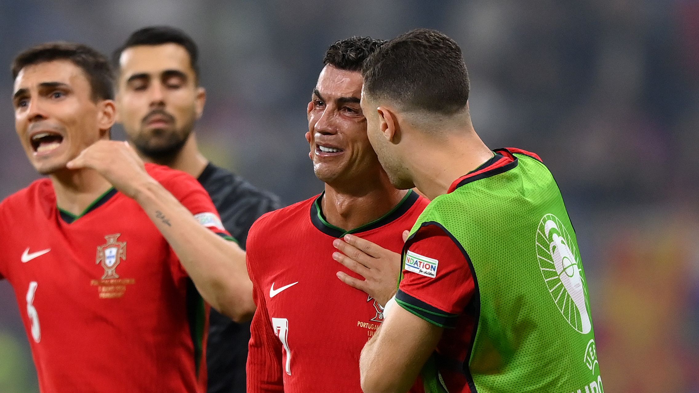 وزير الرياضة الكونغولي يتحدى رونالدو: سنجعلك تبكي في مونديال 2026