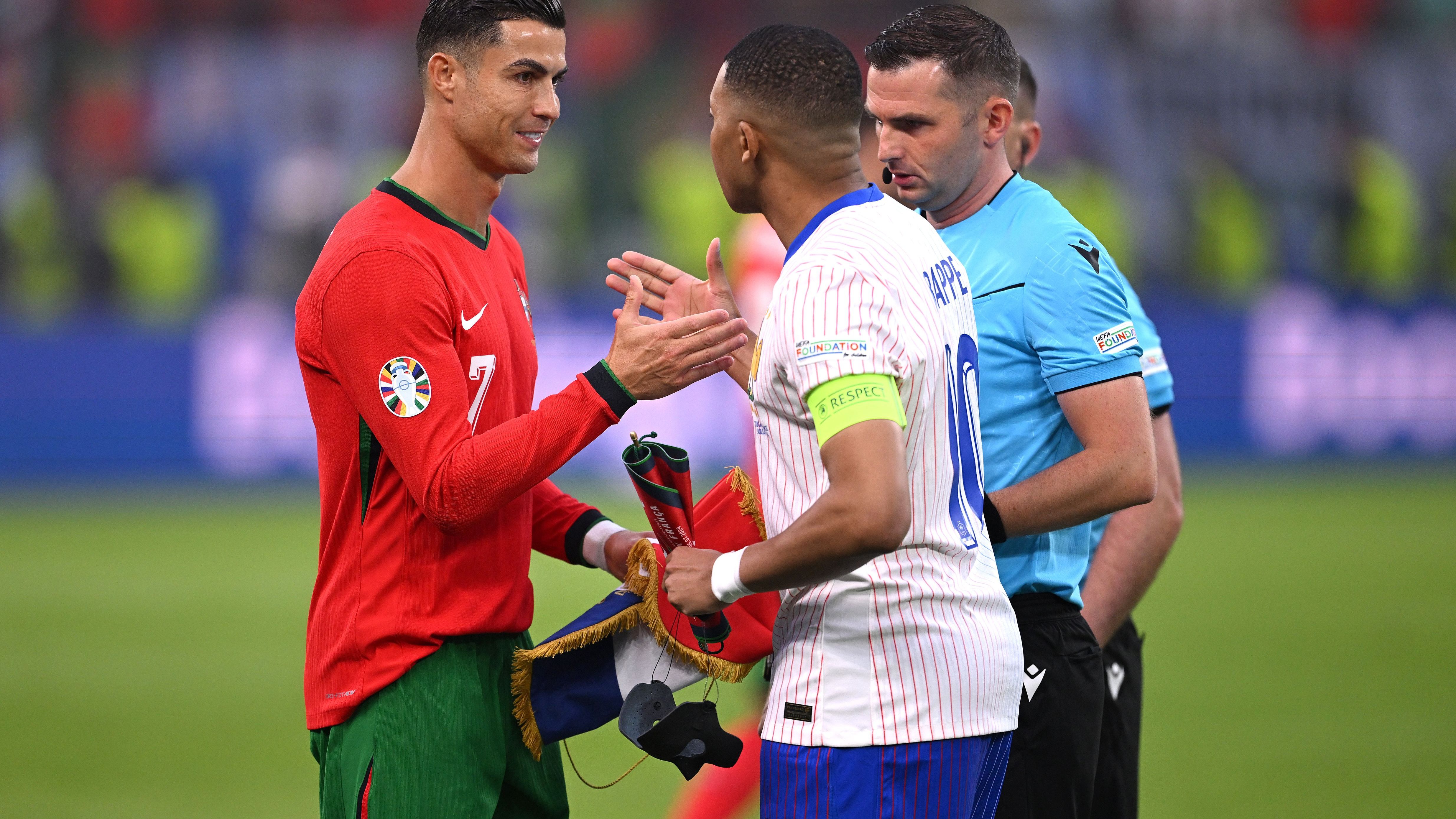 Kylian Mbappé rend hommage à Cristiano Ronaldo, icône du Real Madrid.