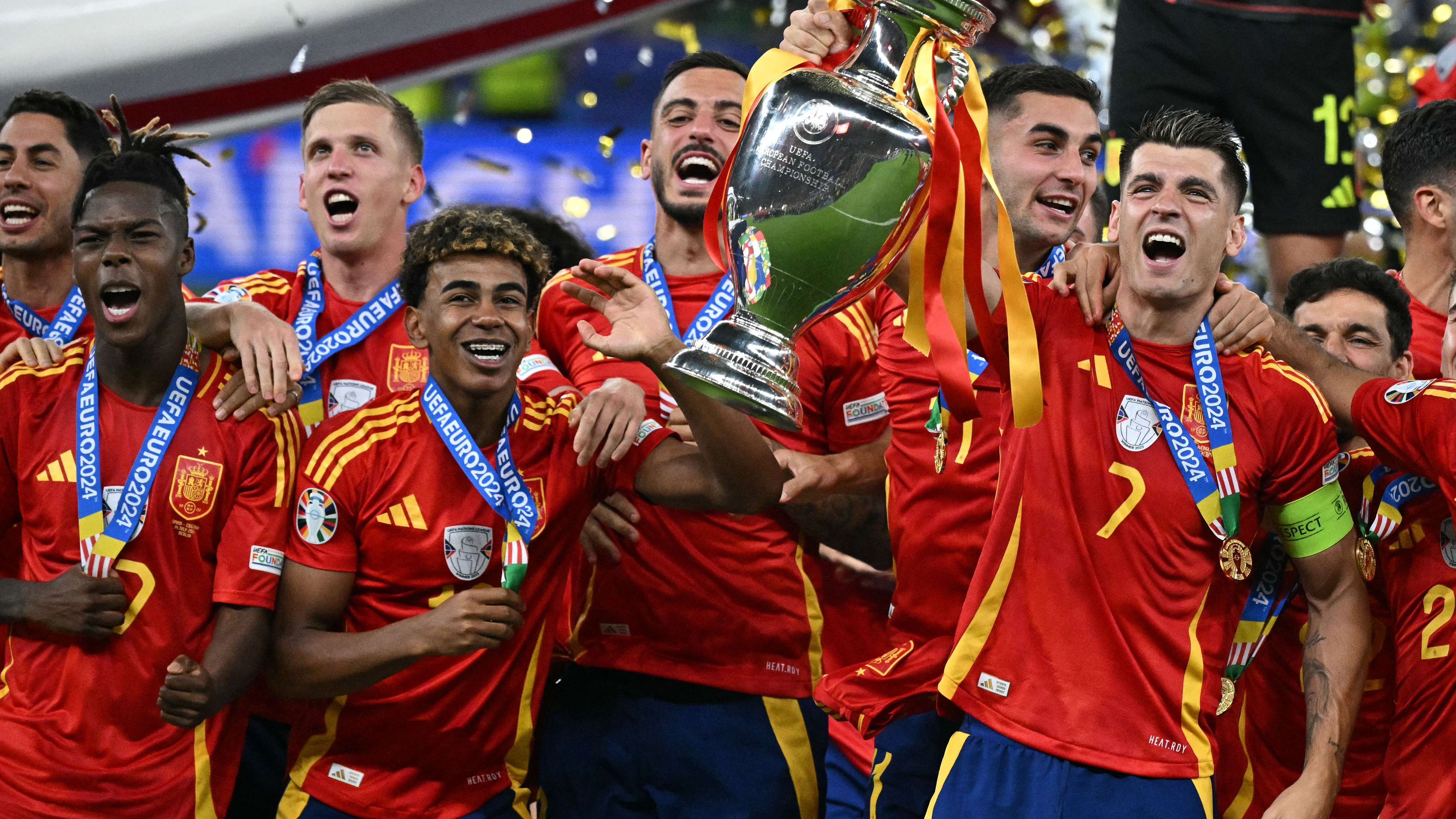 FBL-EURO-2024-MATCH51-ESP-ENG-PODIUM