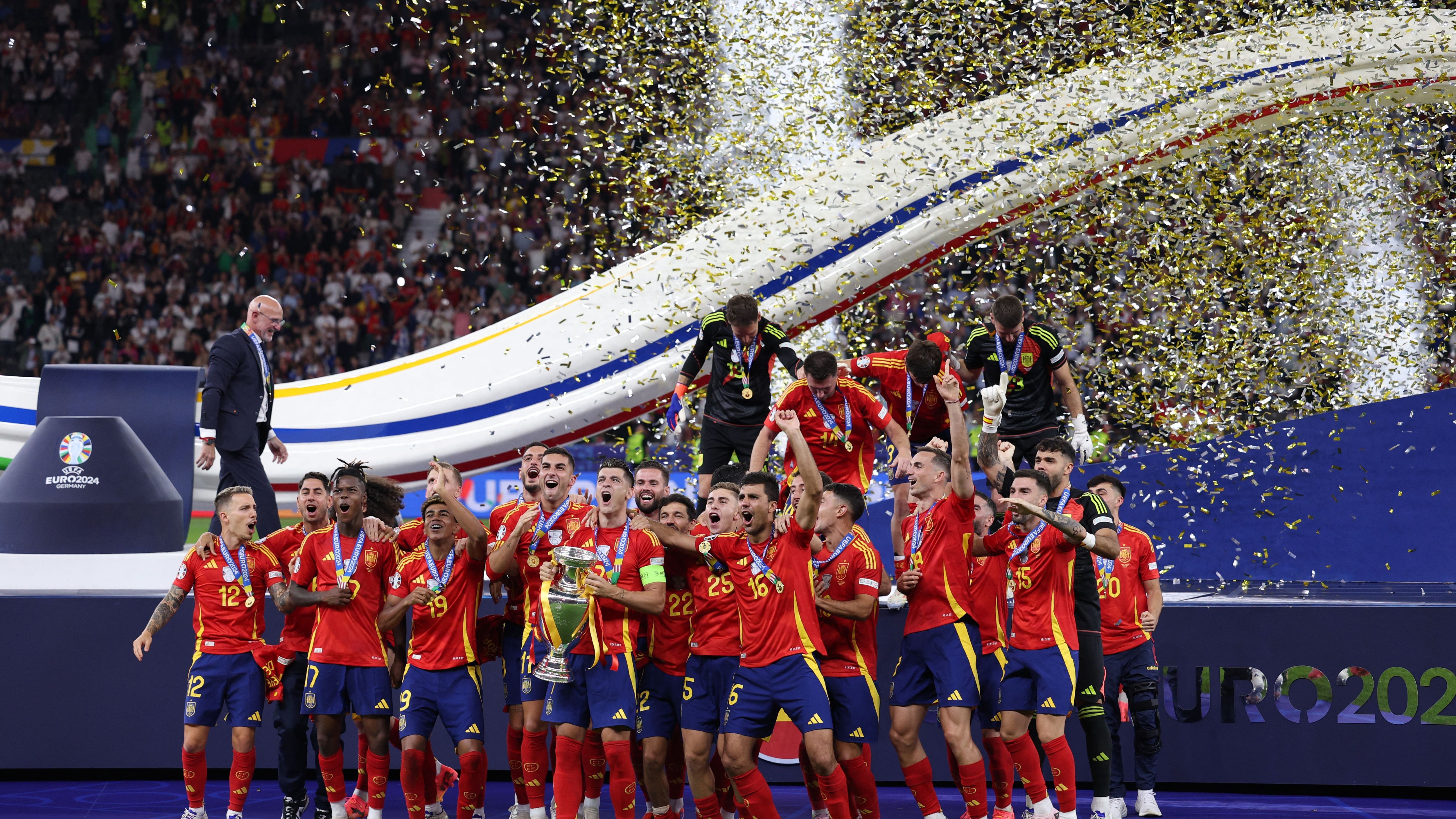 FBL-EURO-2024-MATCH51-ESP-ENG-PODIUM