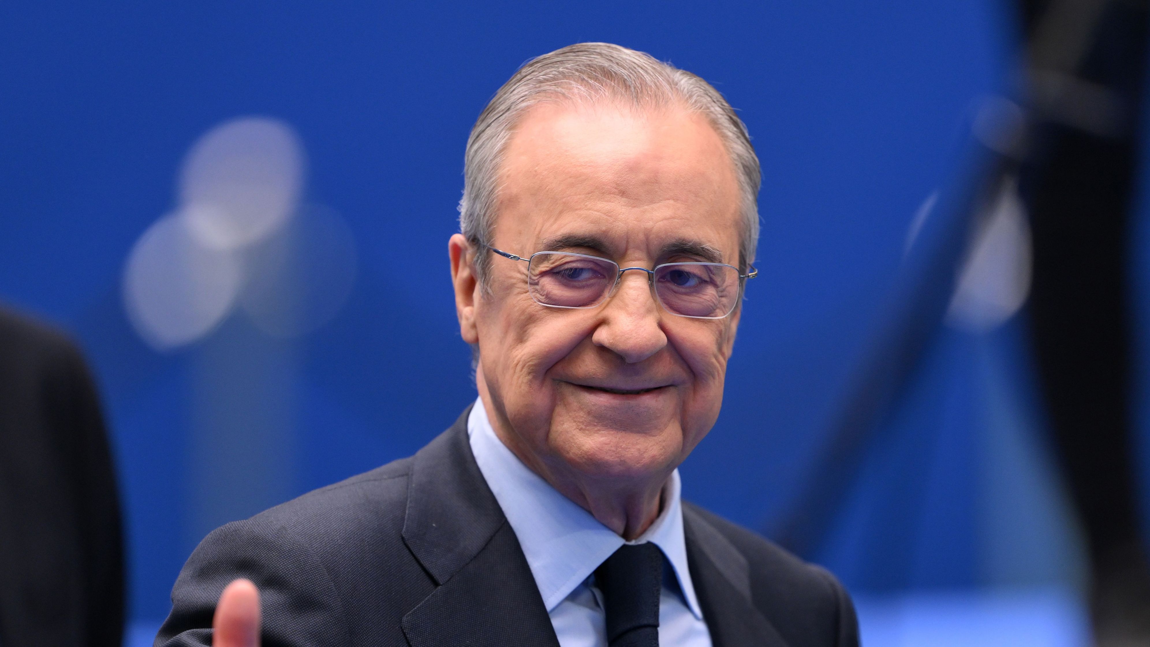 بيريز يتخذ قرارًا حاسمًا بشأن المدرب الجديد لريال مدريد