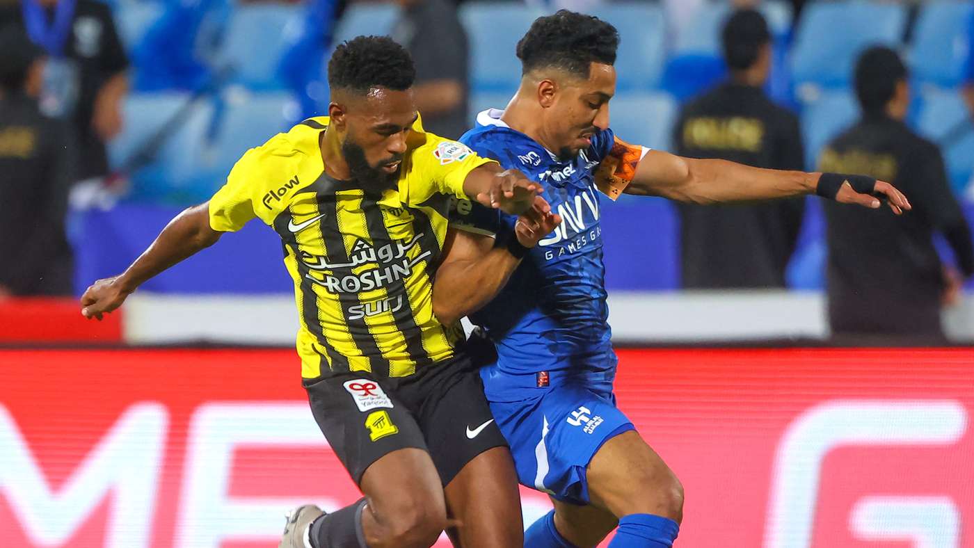 الهلال سيستضيف غريمه النصر