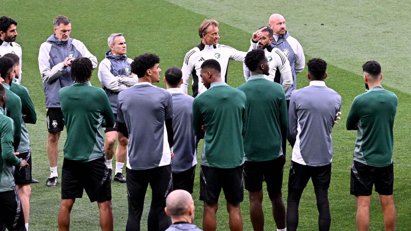 دونيس مدرباً للمنتخب السعودي: تفاصيل إقالة رينارد والبديل