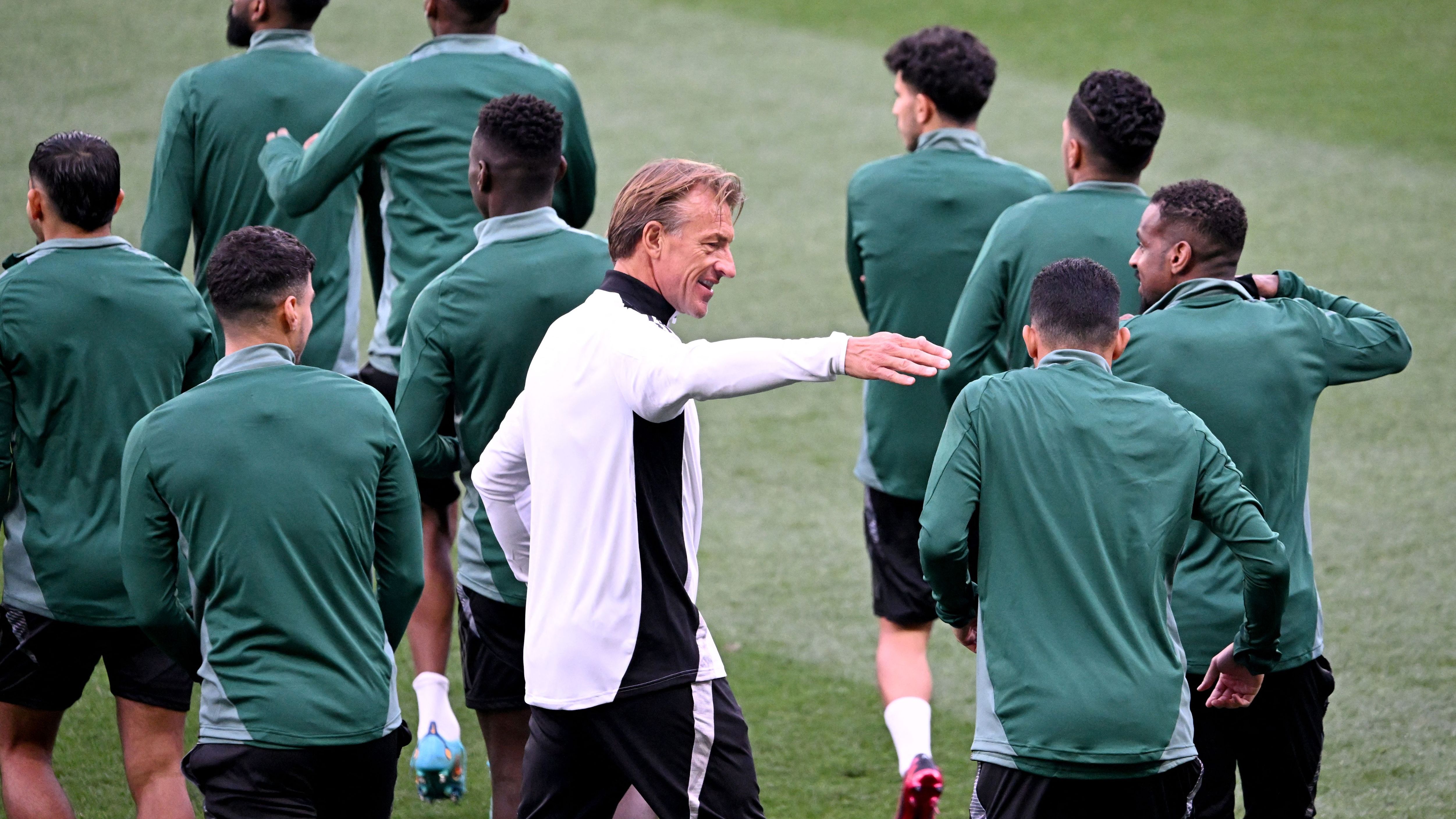 Selección Saudí entrenando en Yeda preparando la Copa Árabe 2025