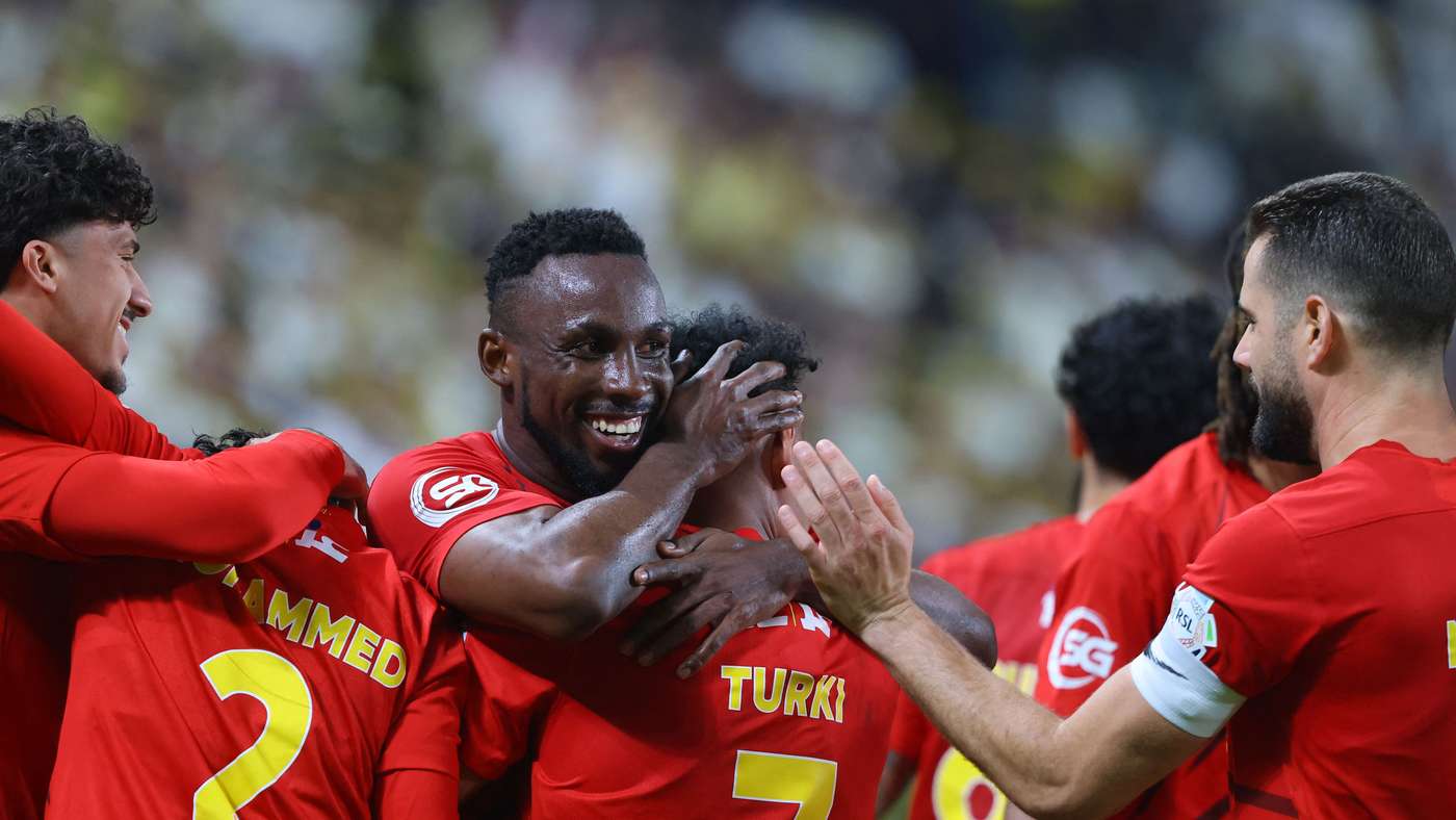 Kinonis firma una tripletta con Al-Qadsia nella Saudi Pro League, attirando l’attenzione europea