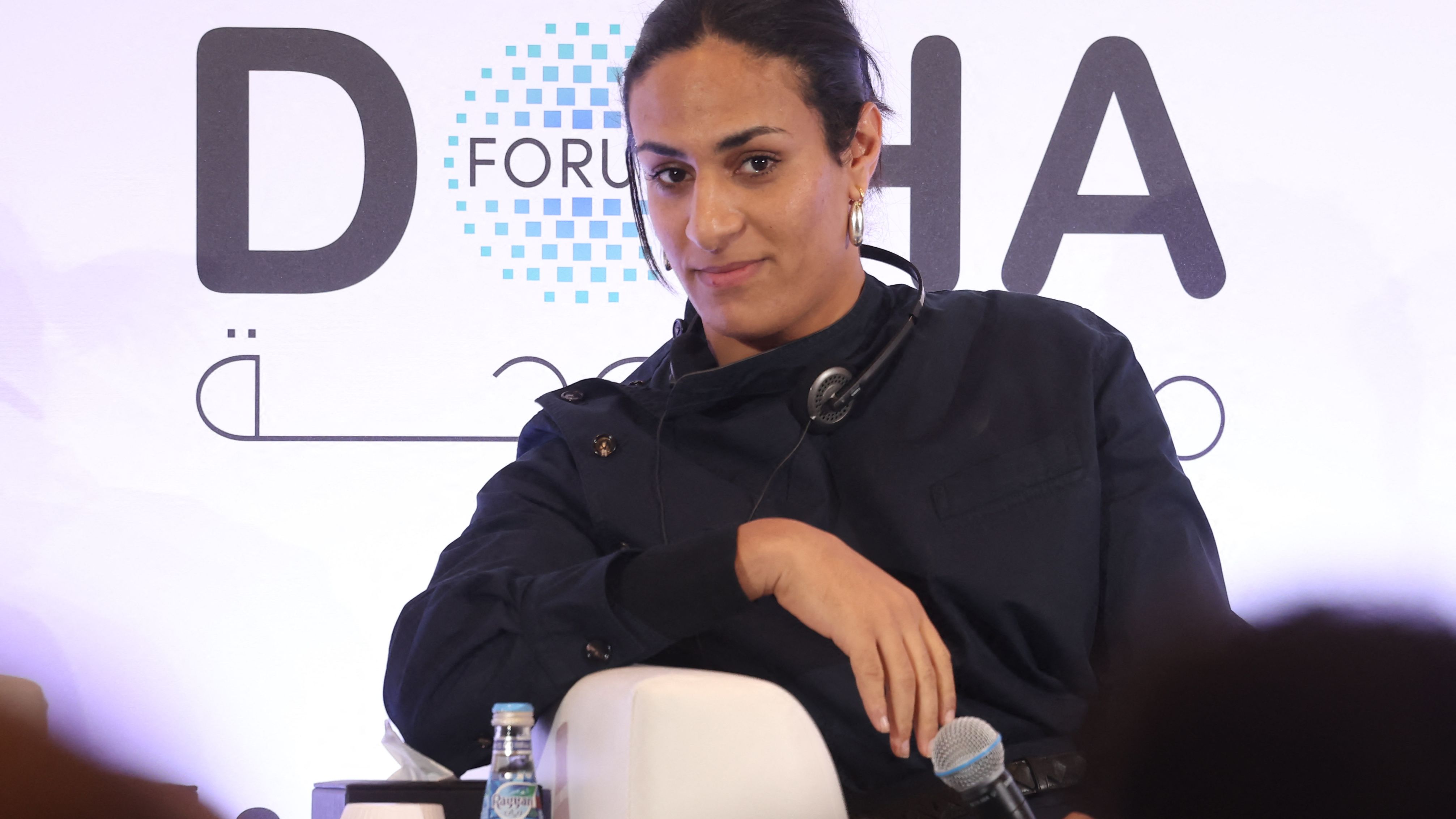 تأجيل أول نزال احترافي للبطلة الأولمبية الجزائرية إيمان خليف بسبب إصابة في الكتف