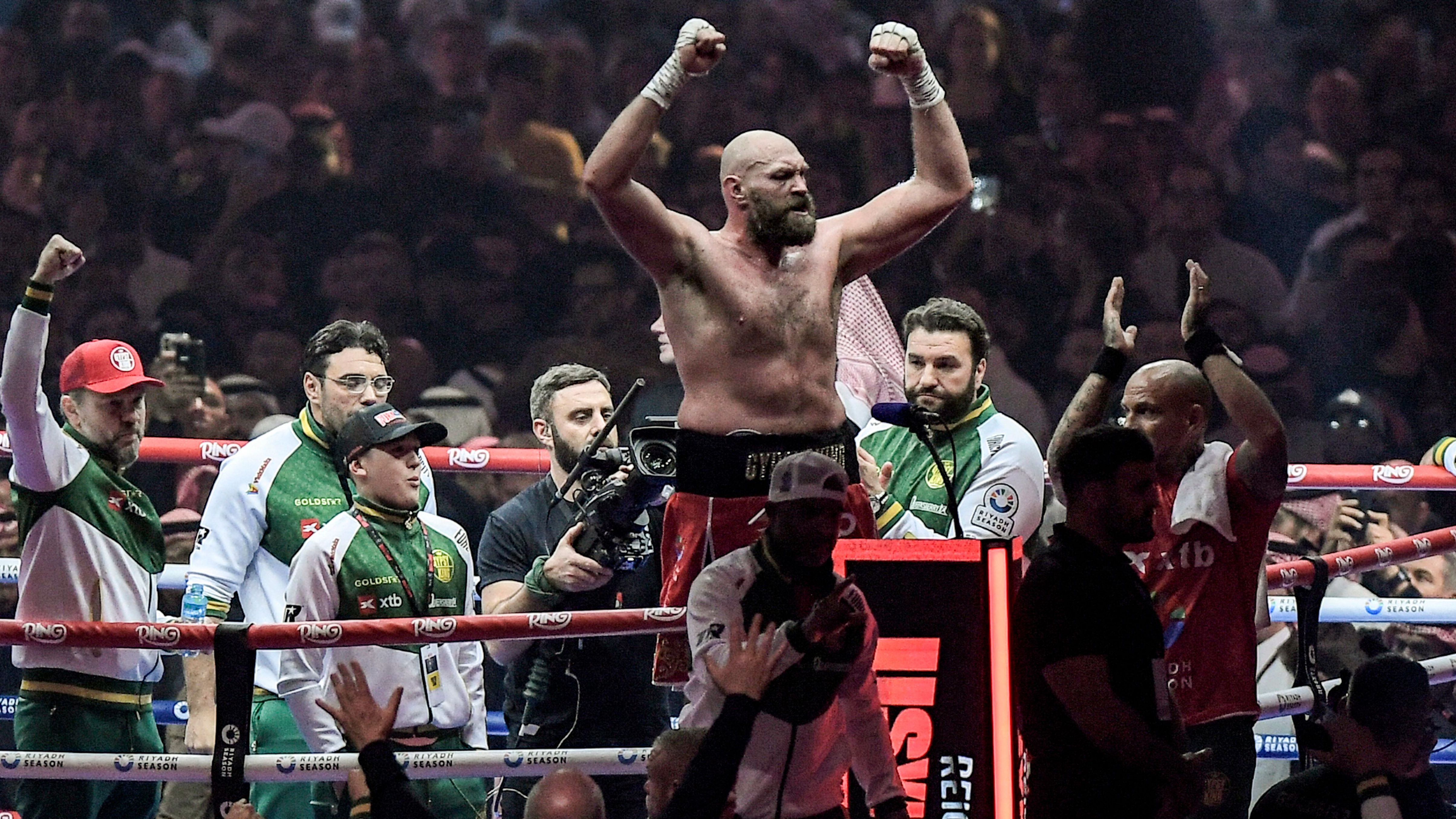 TOPSHOT-CORRECTION / BOX-HEAVY-KSA-WBC-FURY-USYK