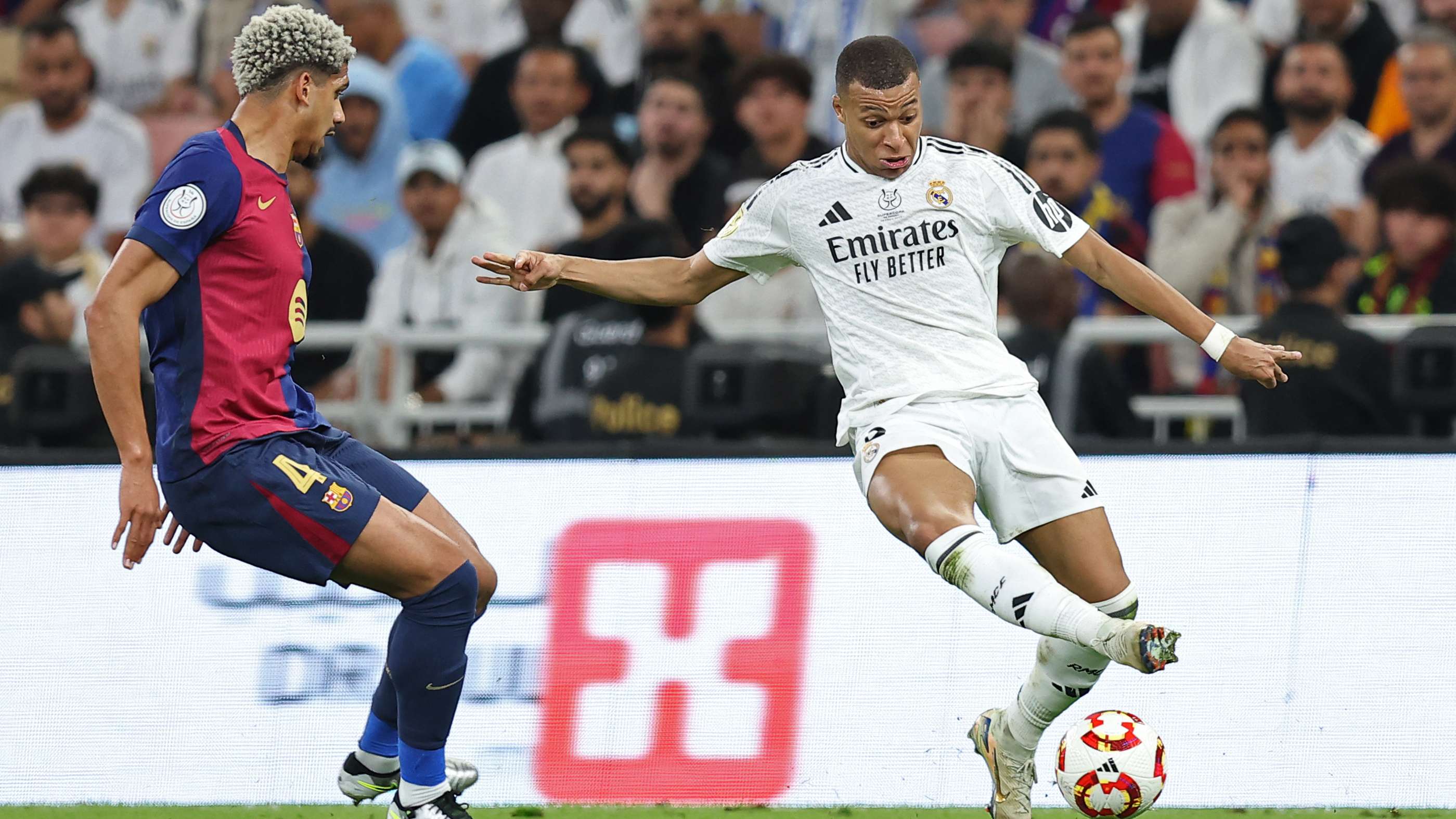 CORRECTION / FBL-KSA-ESP-REAL MADRID-BARCELONA