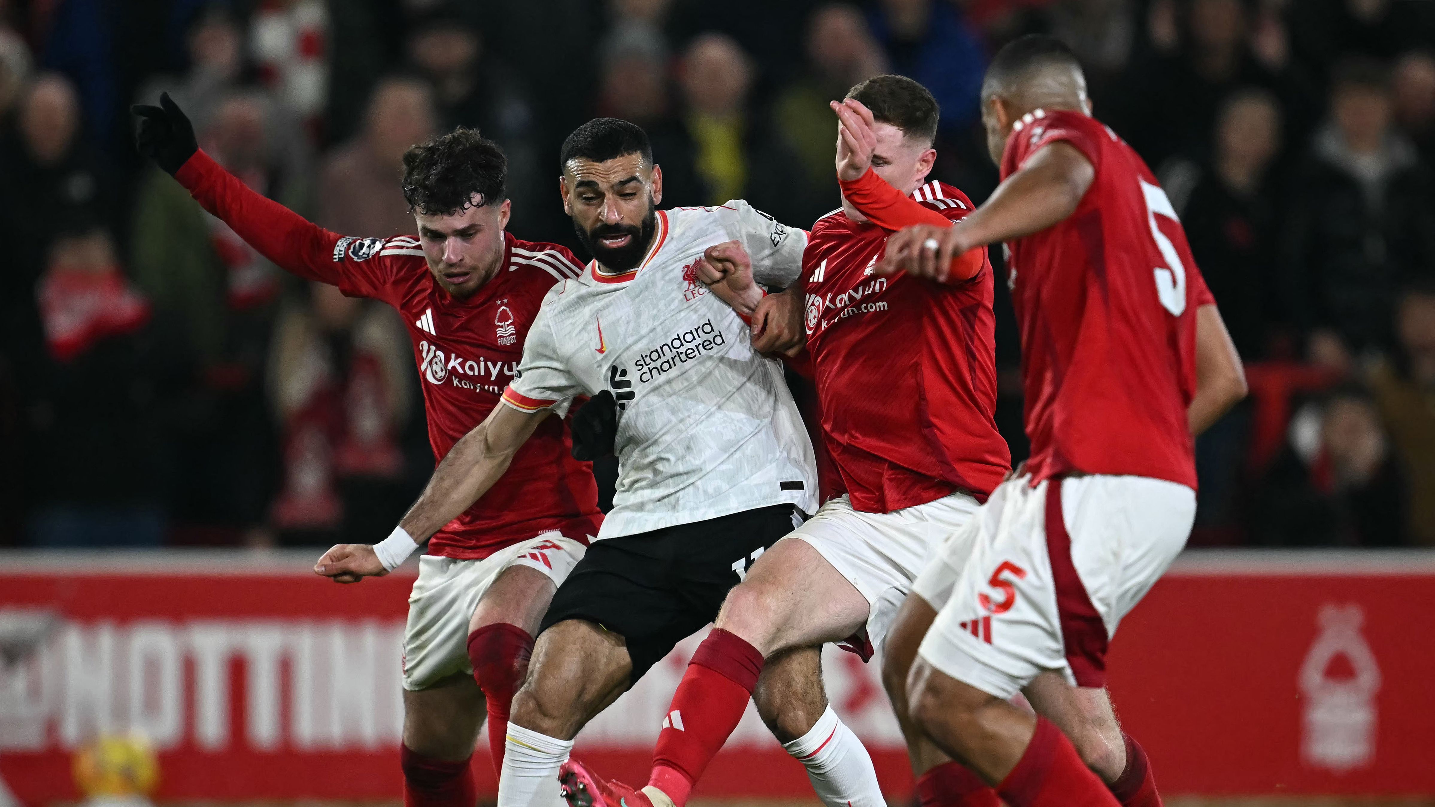 ليفربول يواجه كابوس نوتنجهام فورست في الدوري الإنجليزي: أرقام سلبية وتحدٍ لصلاح