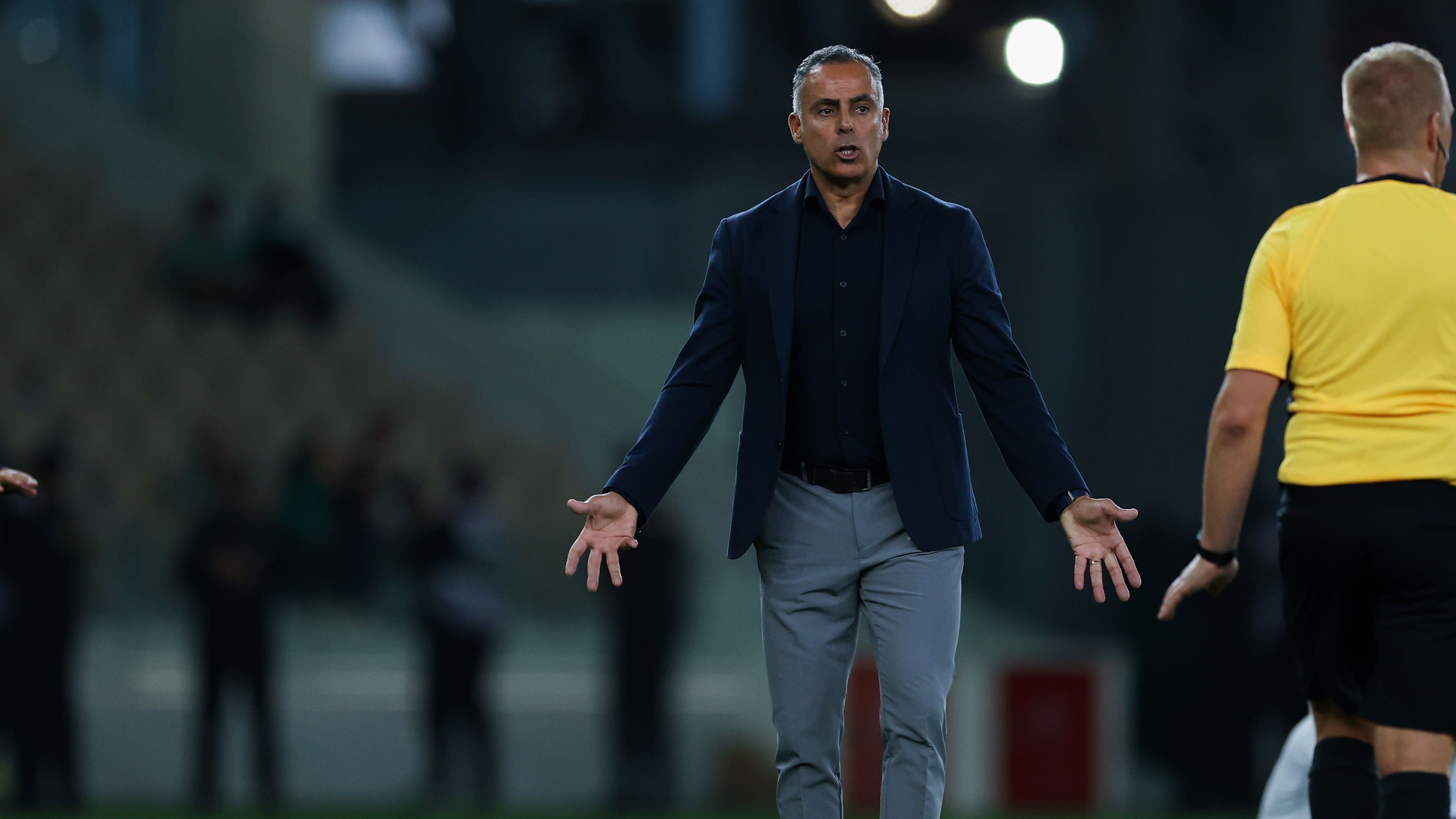 مدرب الفتح جوزيه جوميز: سنواجه الهلال بتركيز عالٍ ونرفض الحكام الأجانب