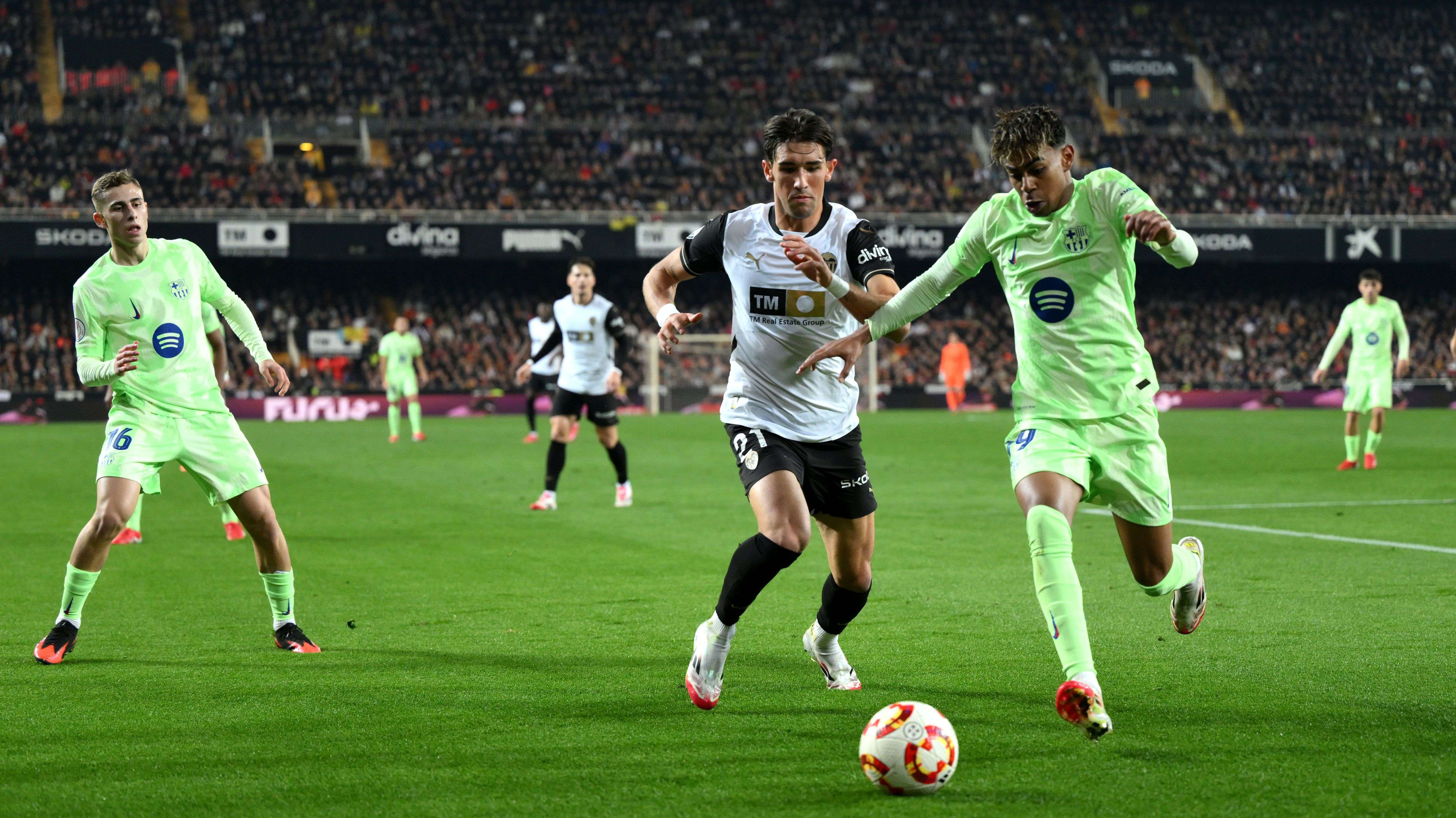Valencia CF v FC Barcelona -  Copa del Rey