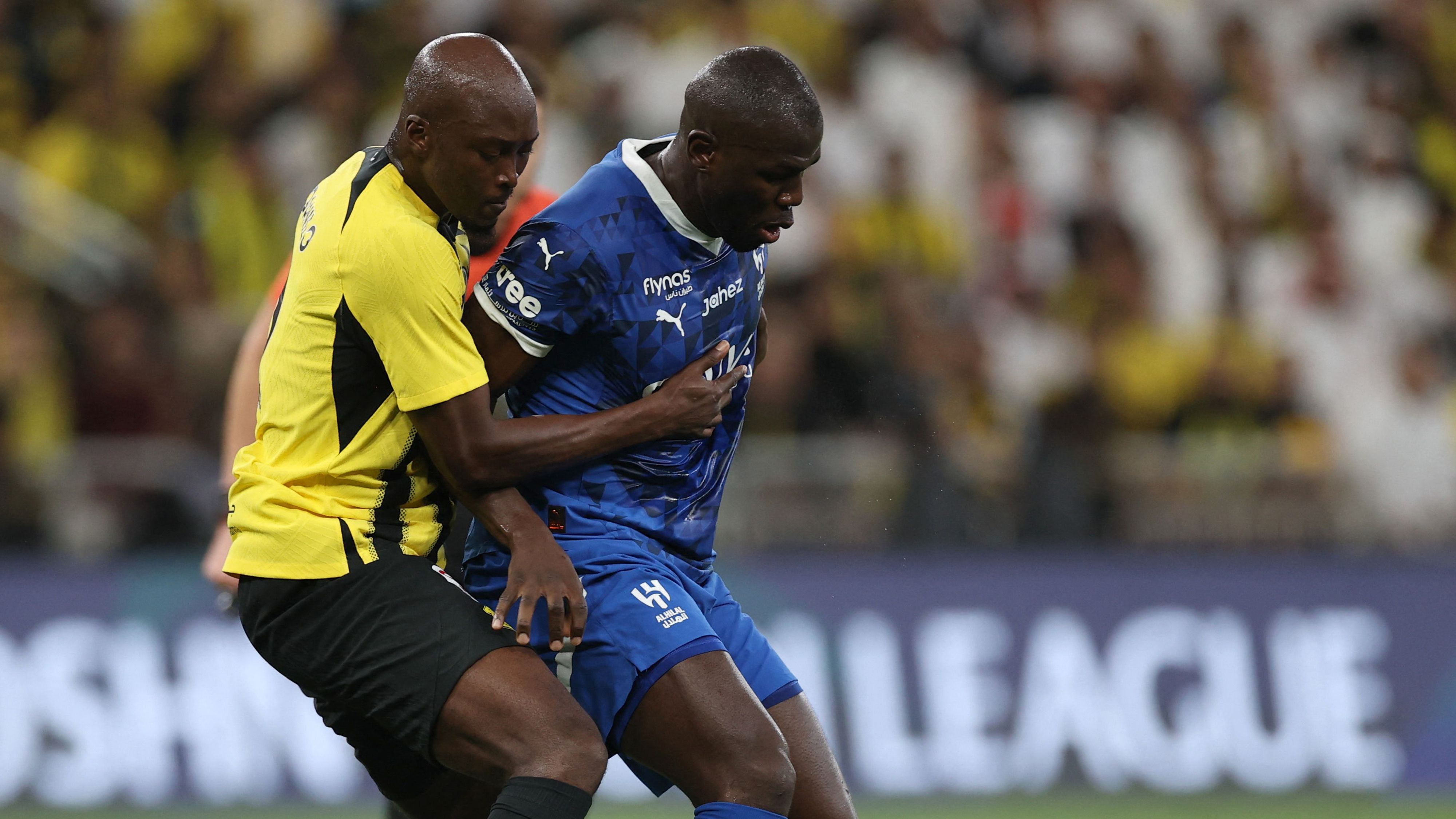 ثغرة دفاعية واضحة.. هل يستغل الاتحاد نقطة ضعف الهلال في الكلاسيكو السعودي؟