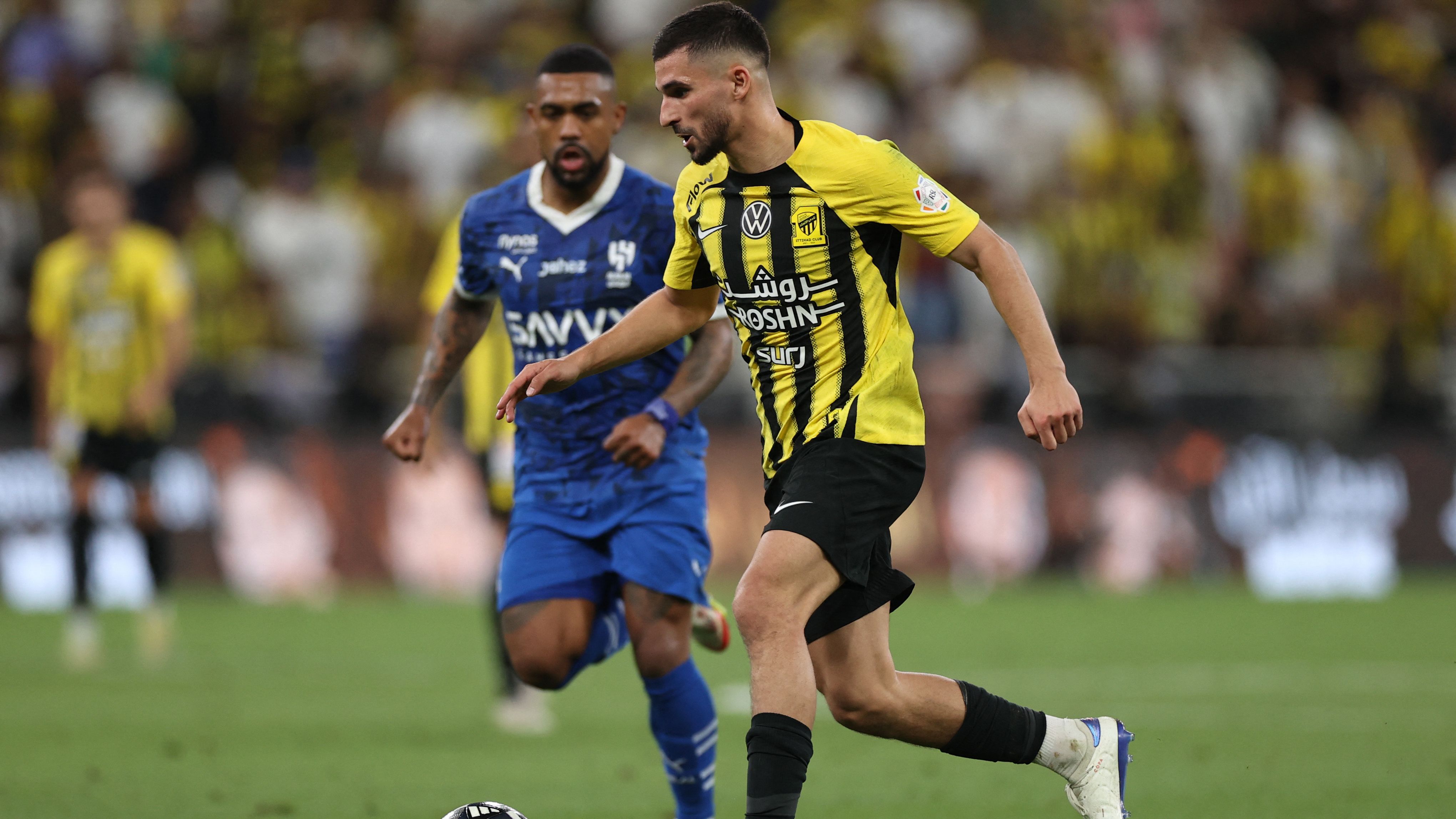 الدعيع يثير الجدل: الاتحاد هو المنافس الوحيد للهلال ويتجاهل النصر والأهلي
