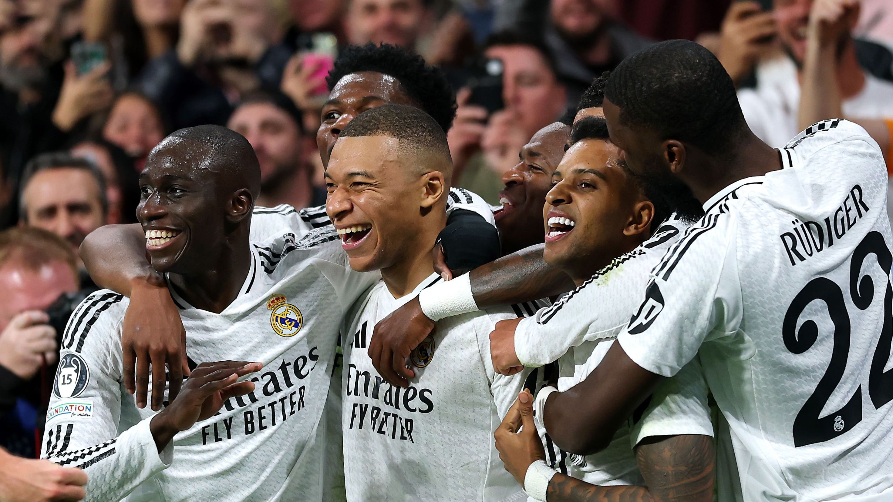 الطبيب المعجزة.. نجم ريال مدريد يقلد مبابي