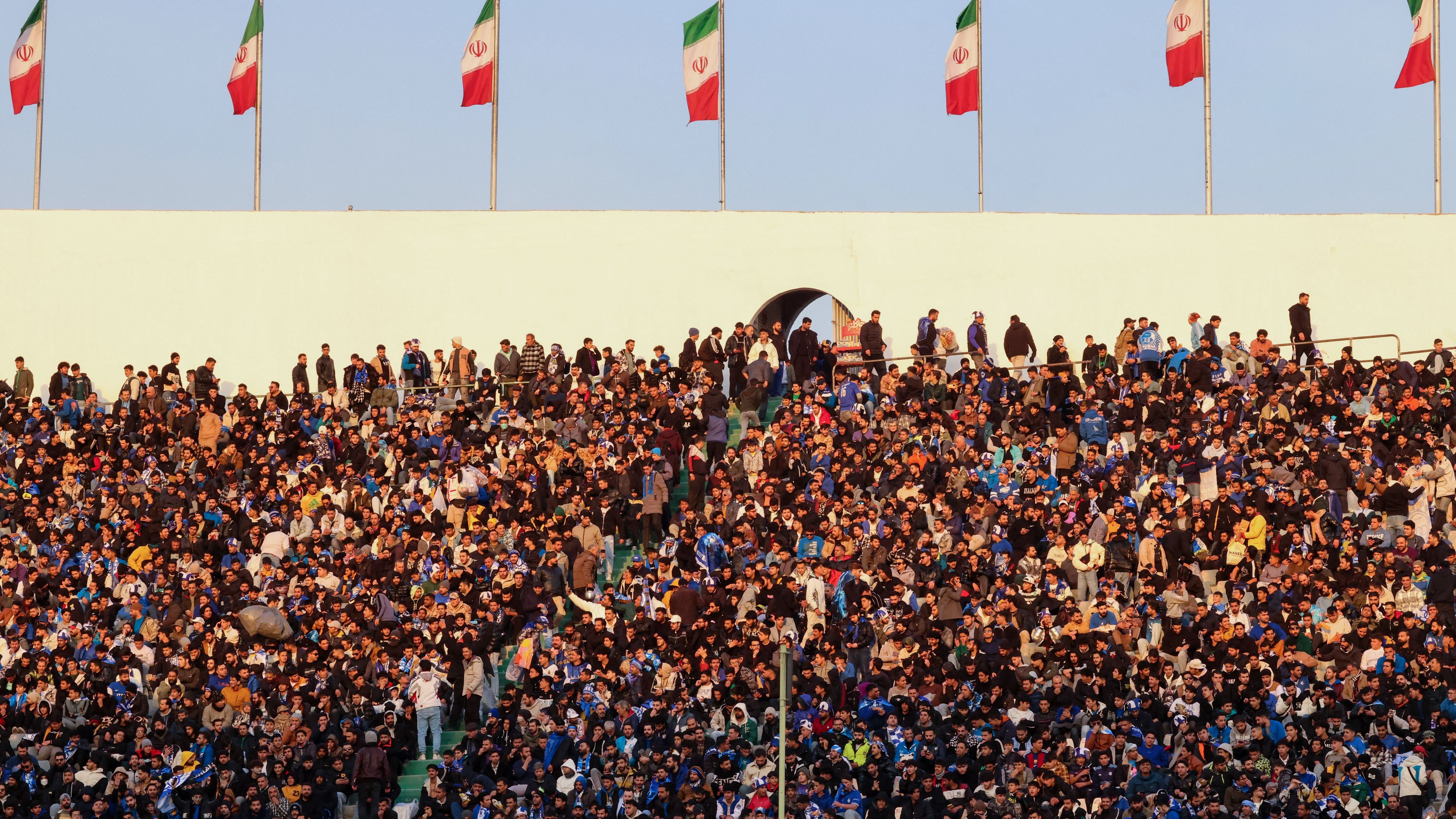 Foto stadio Azadi Teheran devastato attacco
