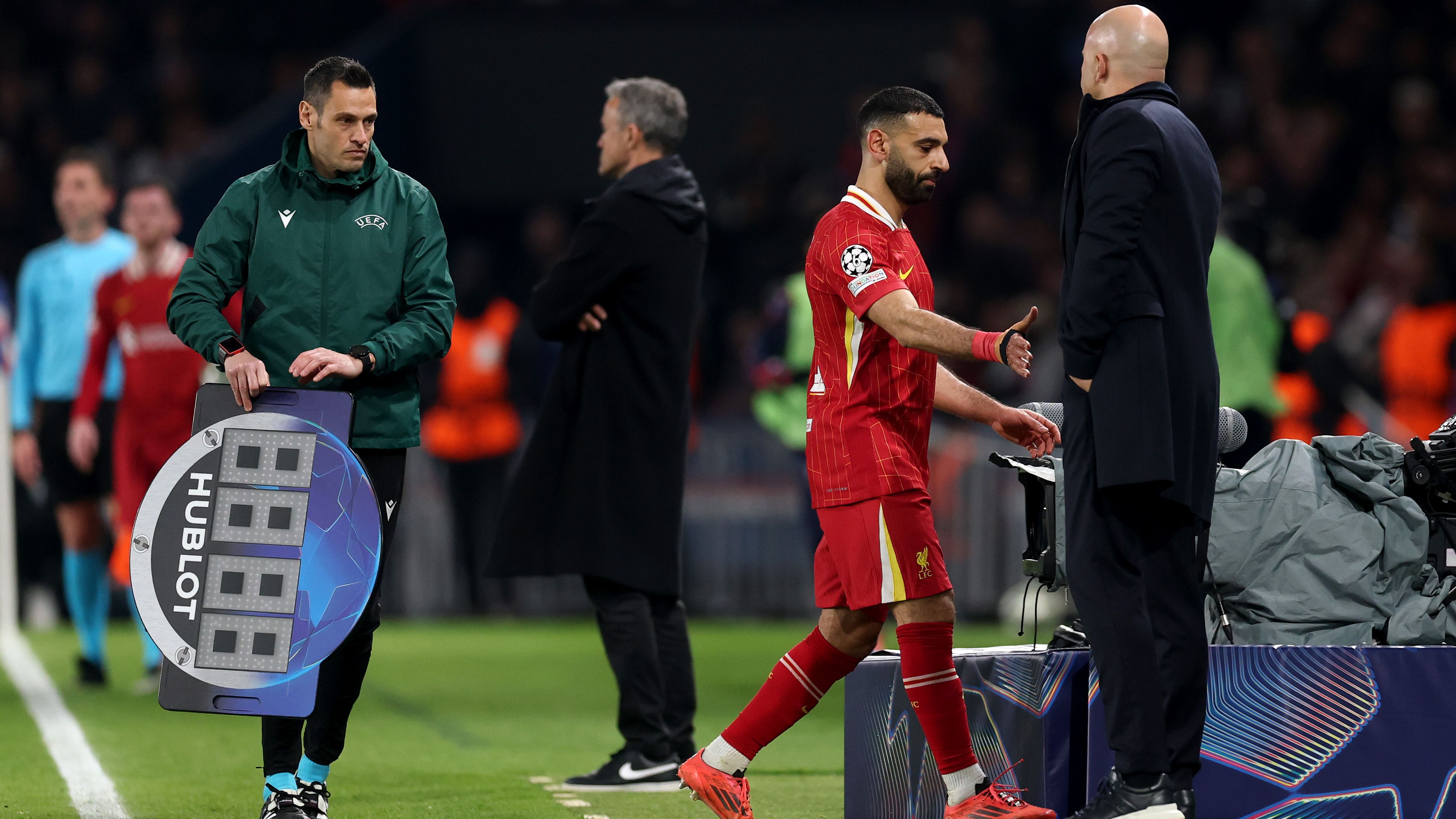 Paris Saint-Germain v Liverpool FC - UEFA Champions League 2024/25 Round of 16 First Leg