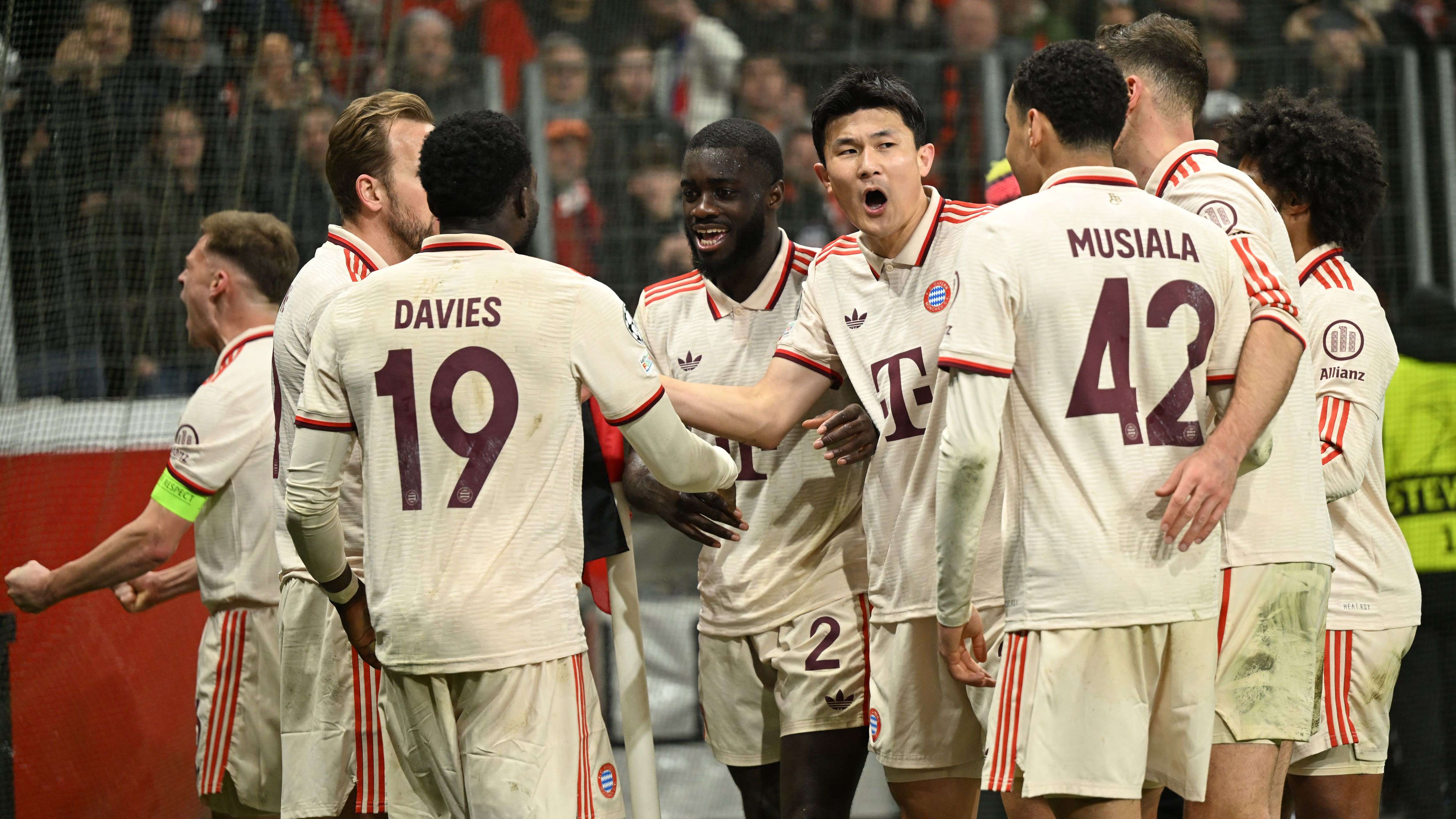 FBL-EUR-C1-LEVERKUSEN-BAYERN