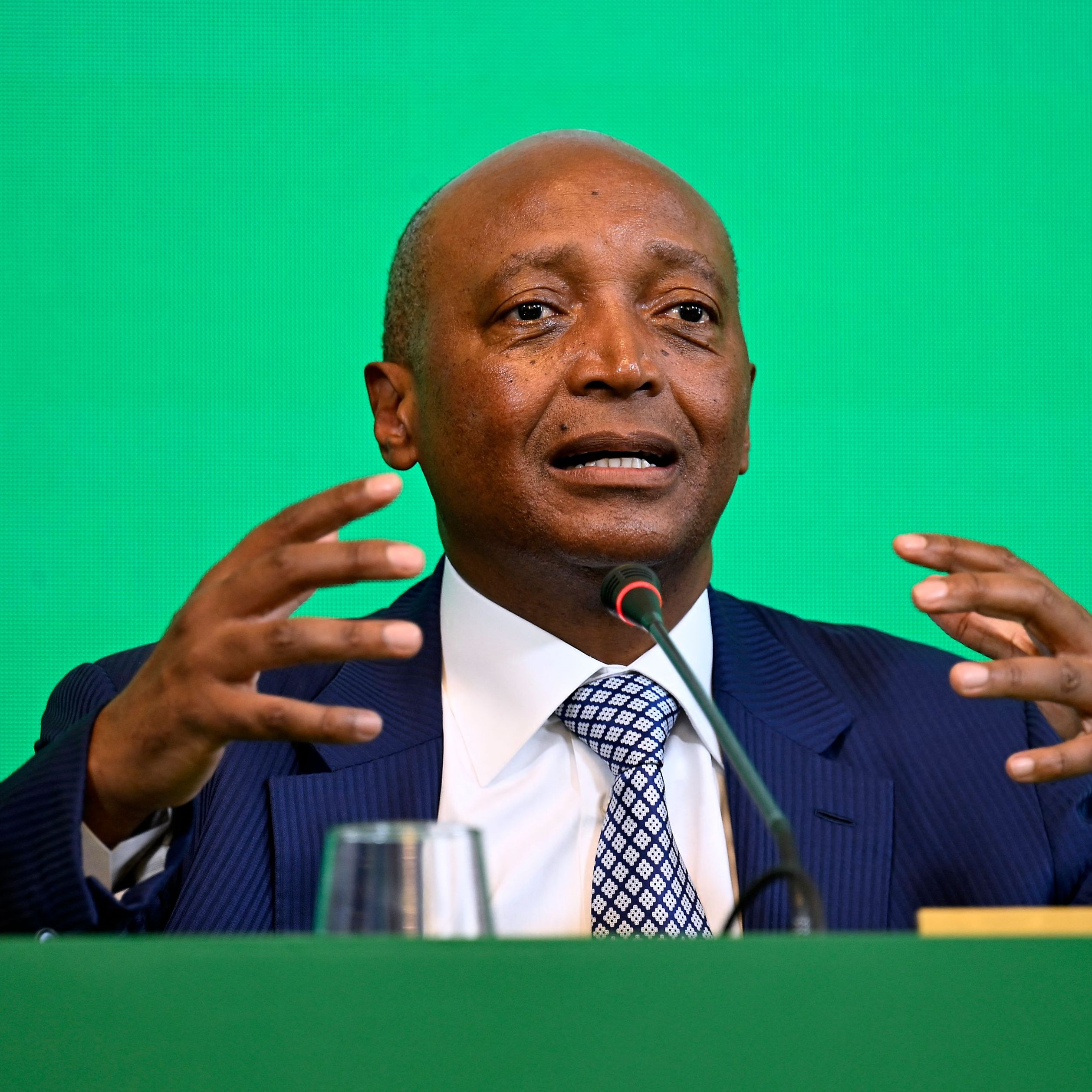 Donna calciatrice in azione durante la Coppa d'Africa femminile