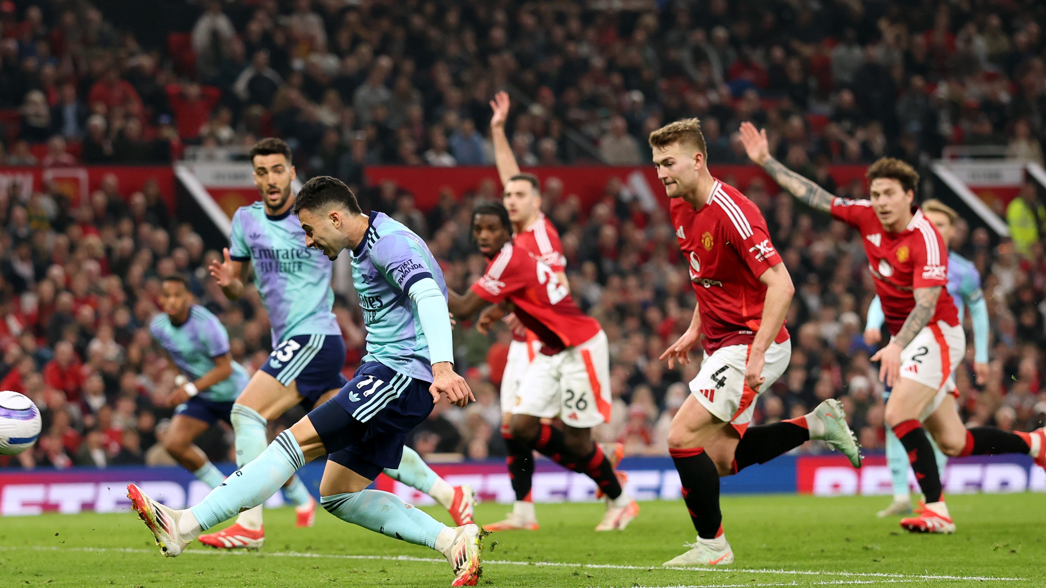 Manchester United FC v Arsenal FC - Premier League